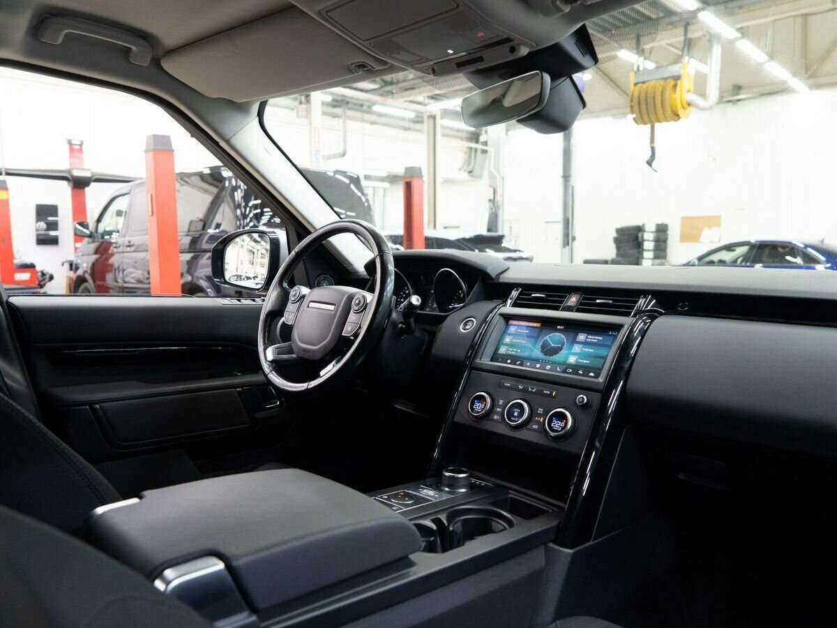 Land Rover Discovery с пробегом — 2018 год. Фото: #19