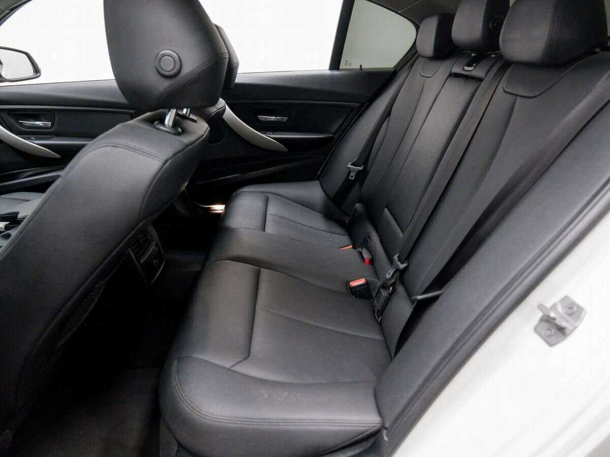 BMW 3 серии с пробегом — 2016 год. Фото: #11