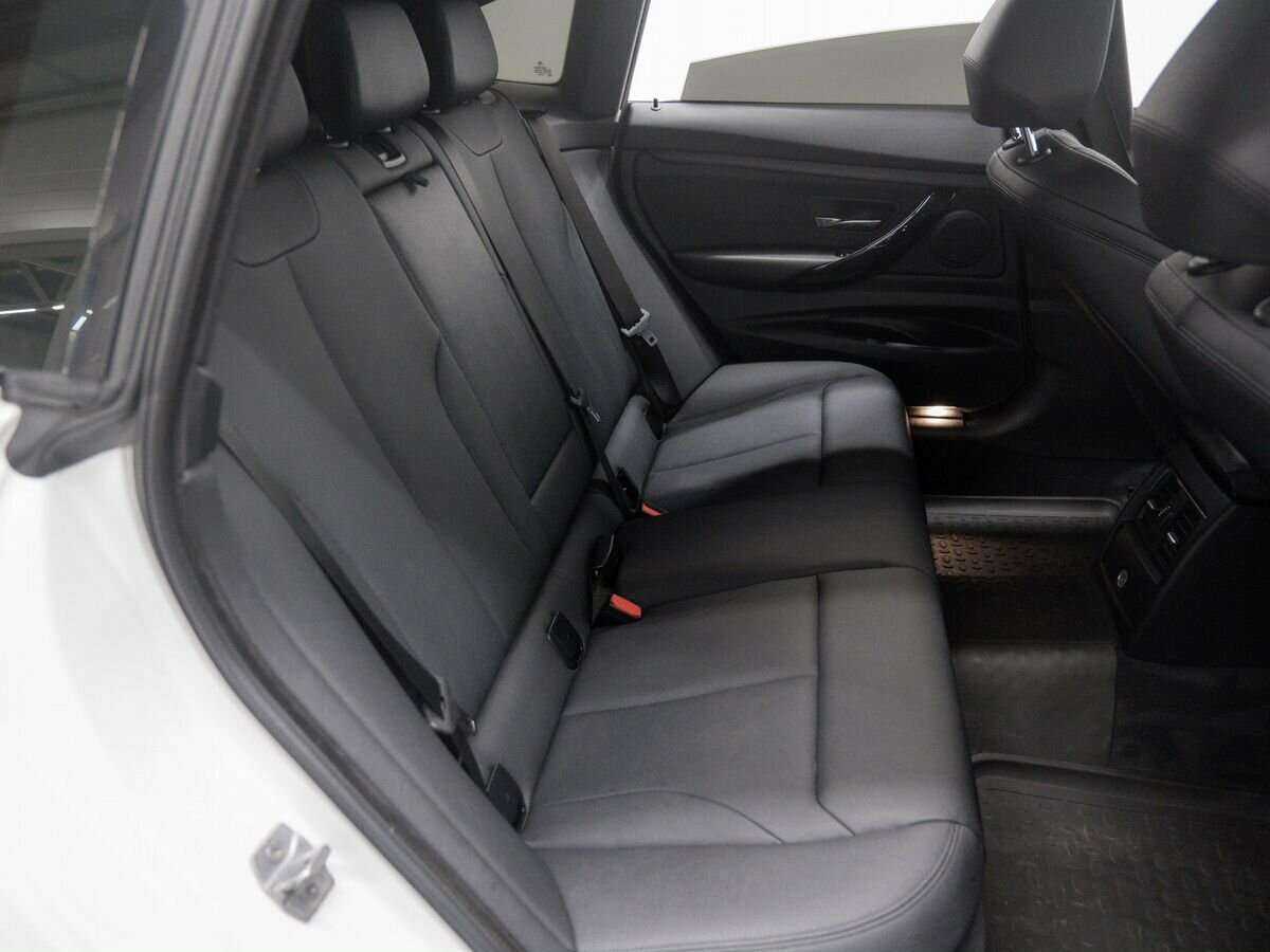 BMW 3 серии с пробегом — 2017 год. Фото: #12