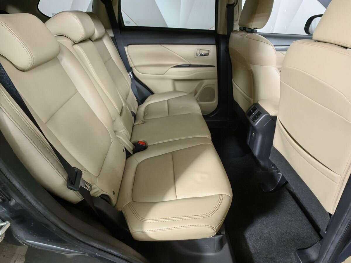 Mitsubishi Outlander с пробегом — 2019 год. Фото: #11