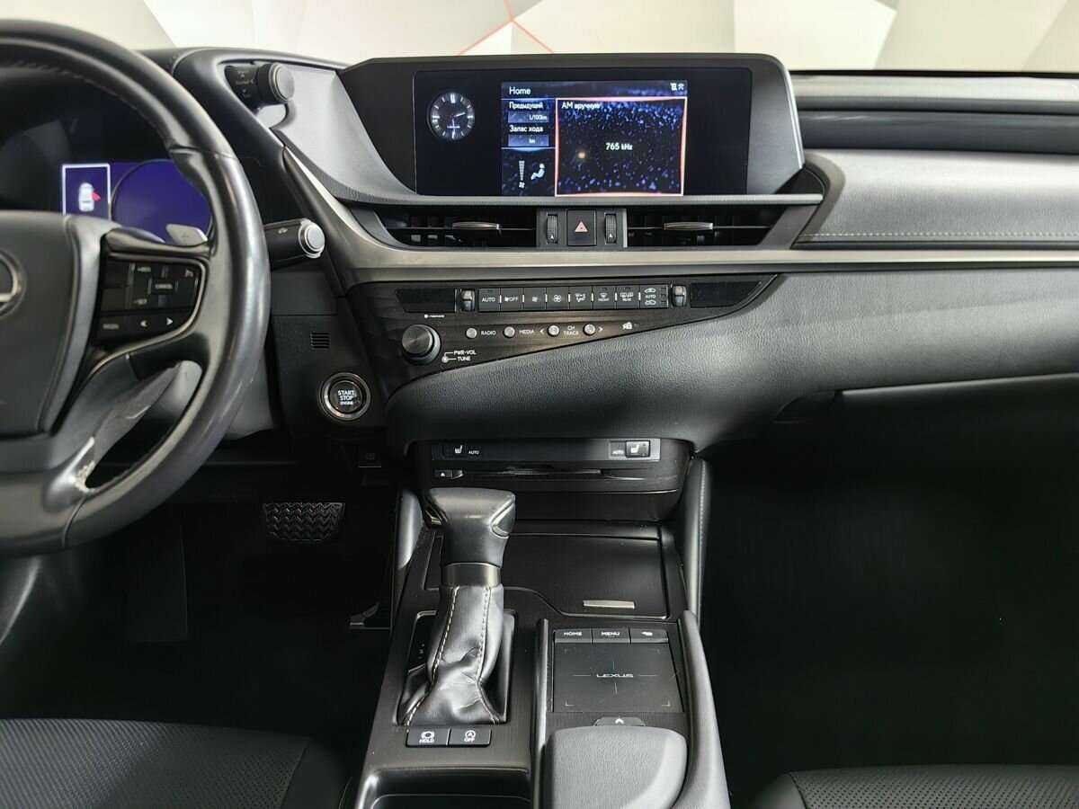 Lexus ES с пробегом — 2019 год. Фото: #10