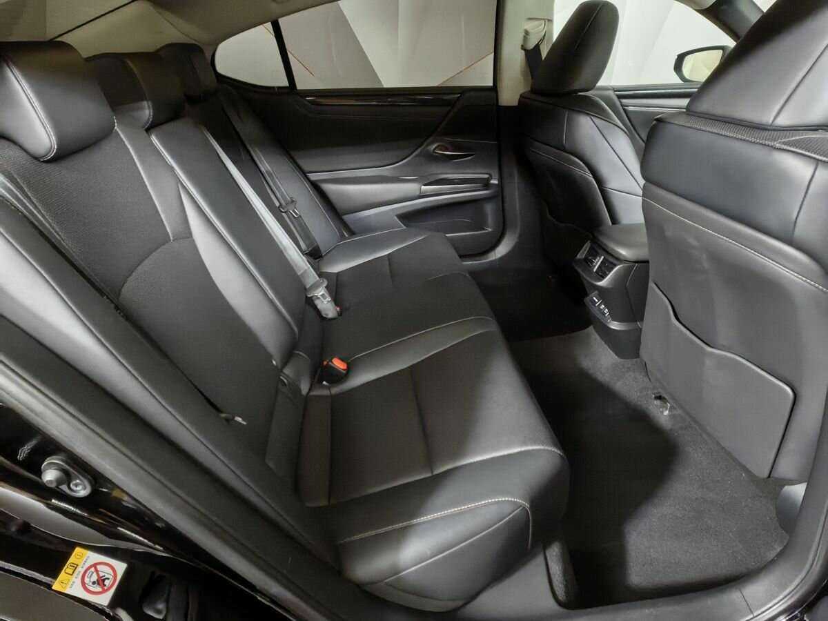 Lexus ES с пробегом — 2019 год. Фото: #11