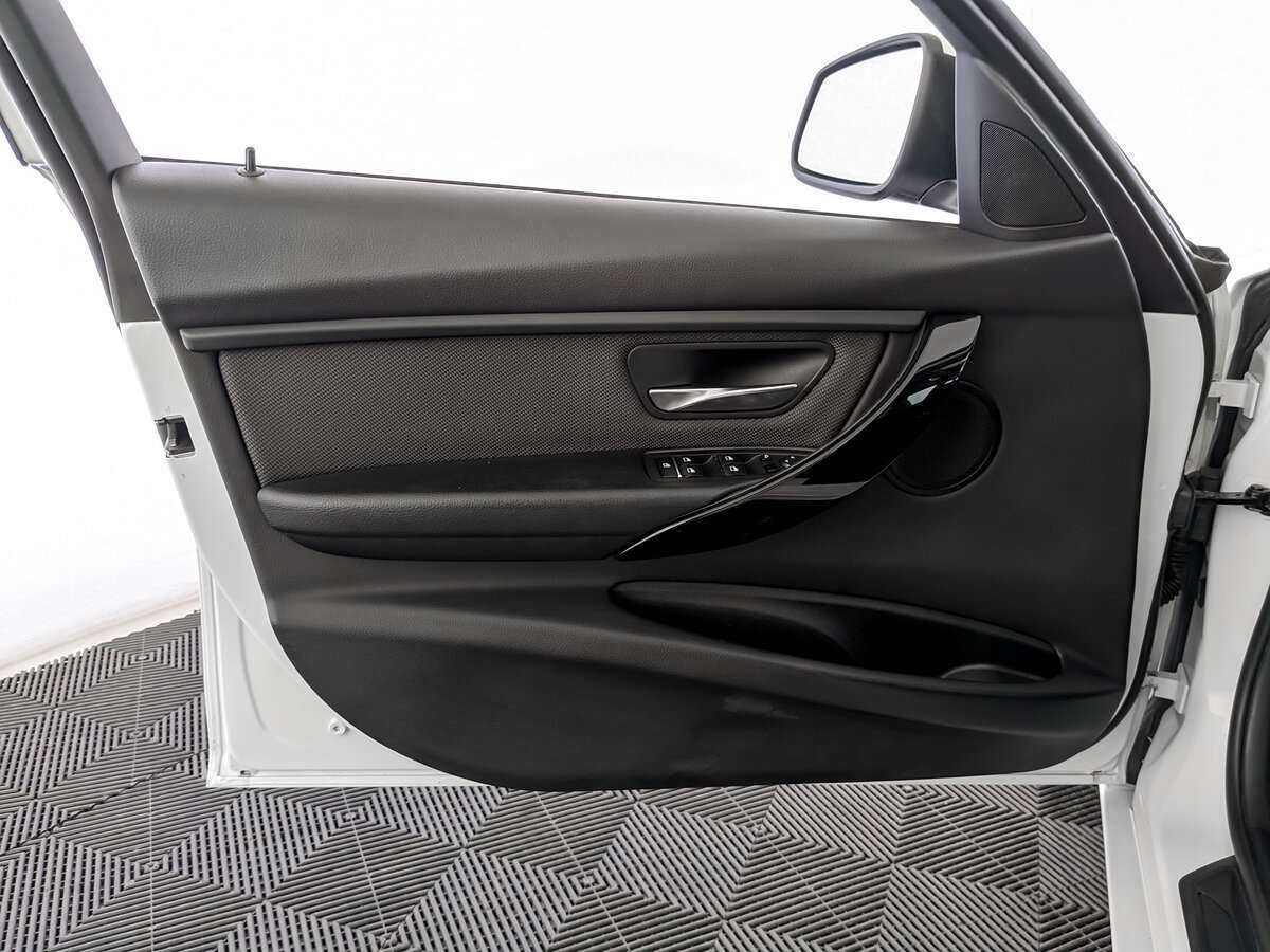 BMW 3 серии с пробегом — 2017 год. Фото: #13