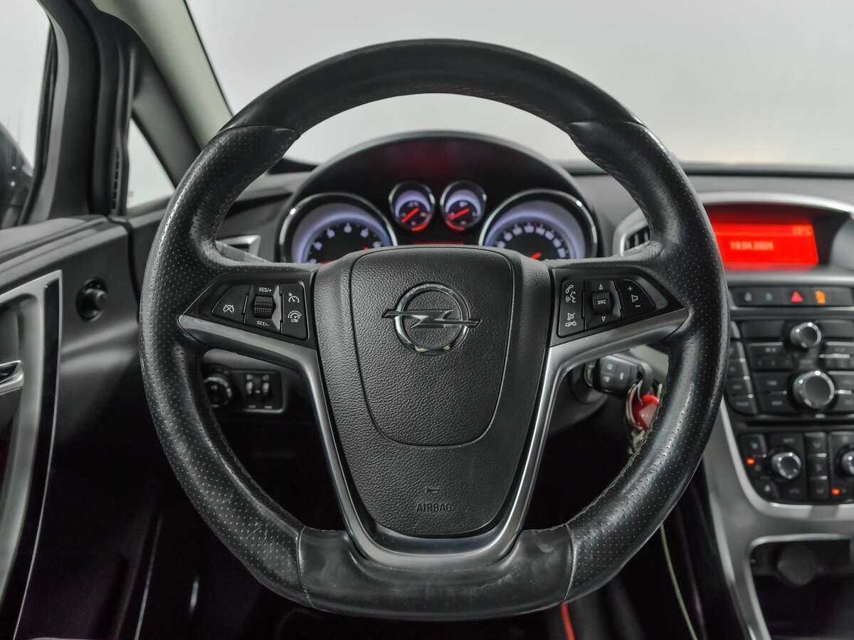 Opel Astra с пробегом — 2013 год. Фото: #5