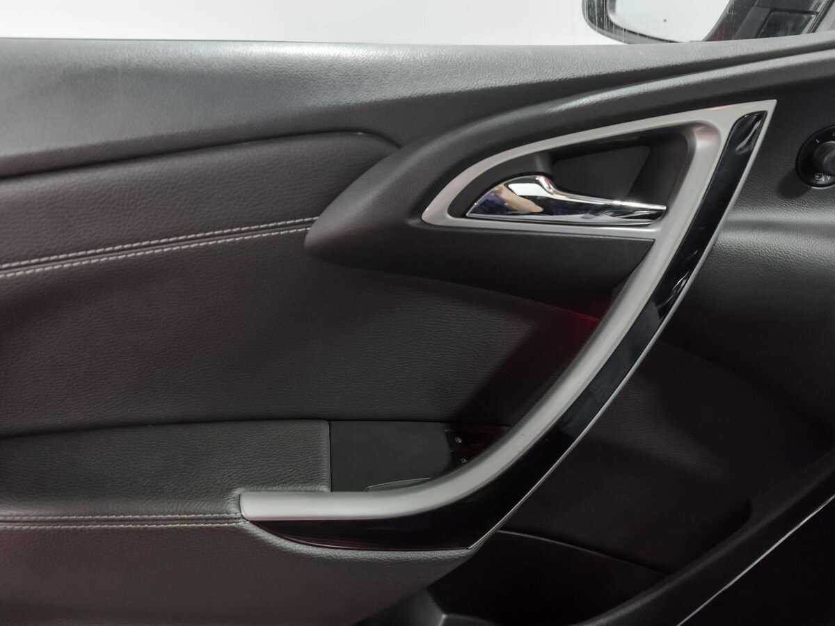 Opel Astra с пробегом — 2013 год. Фото: #8