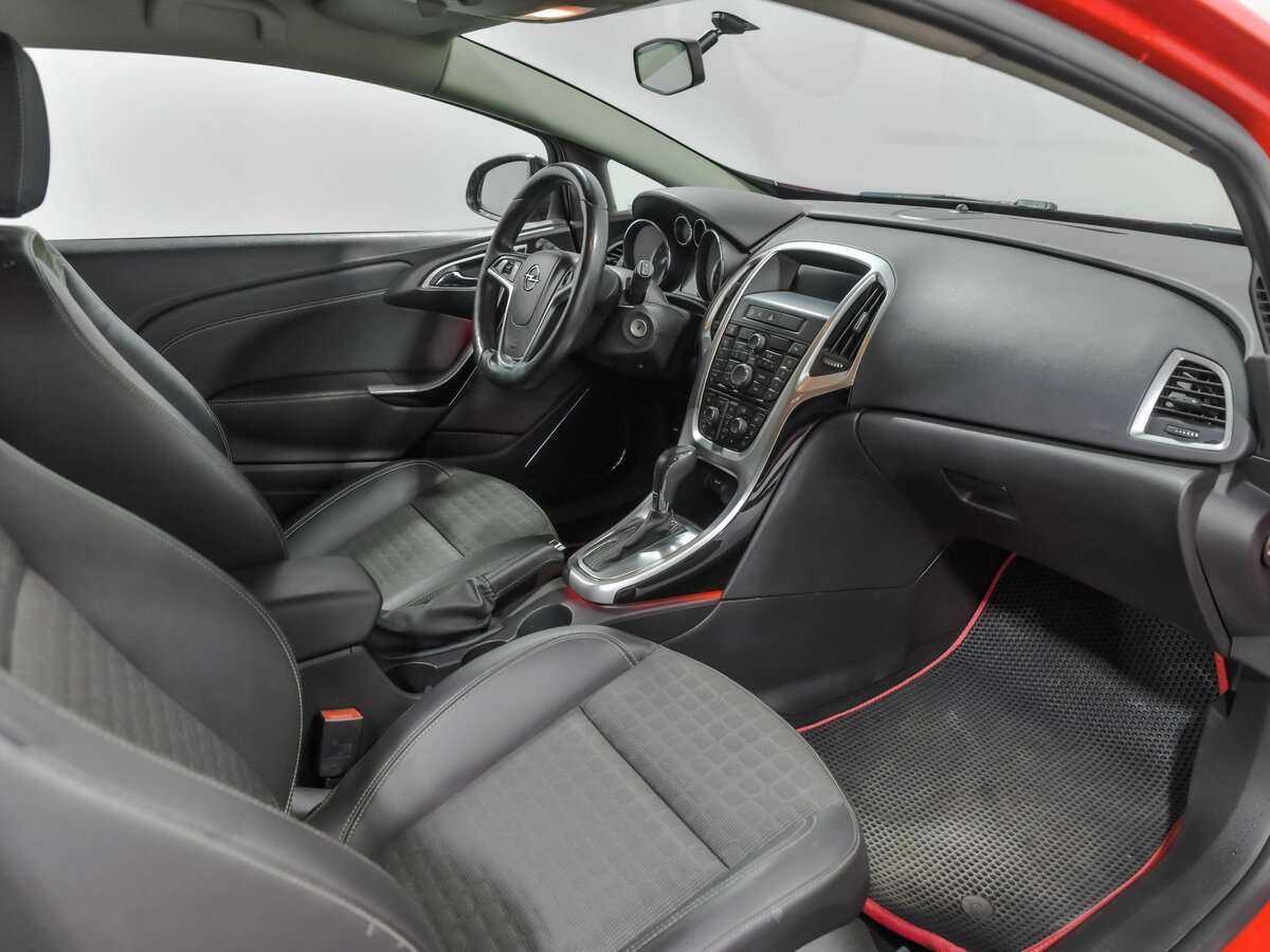 Opel Astra с пробегом — 2013 год. Фото: #10