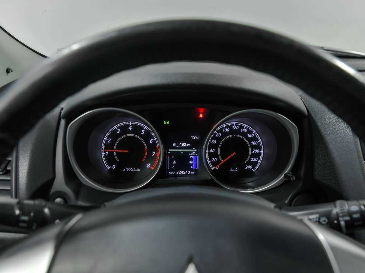 Mitsubishi ASX с пробегом — 2012 год. Фото: #6