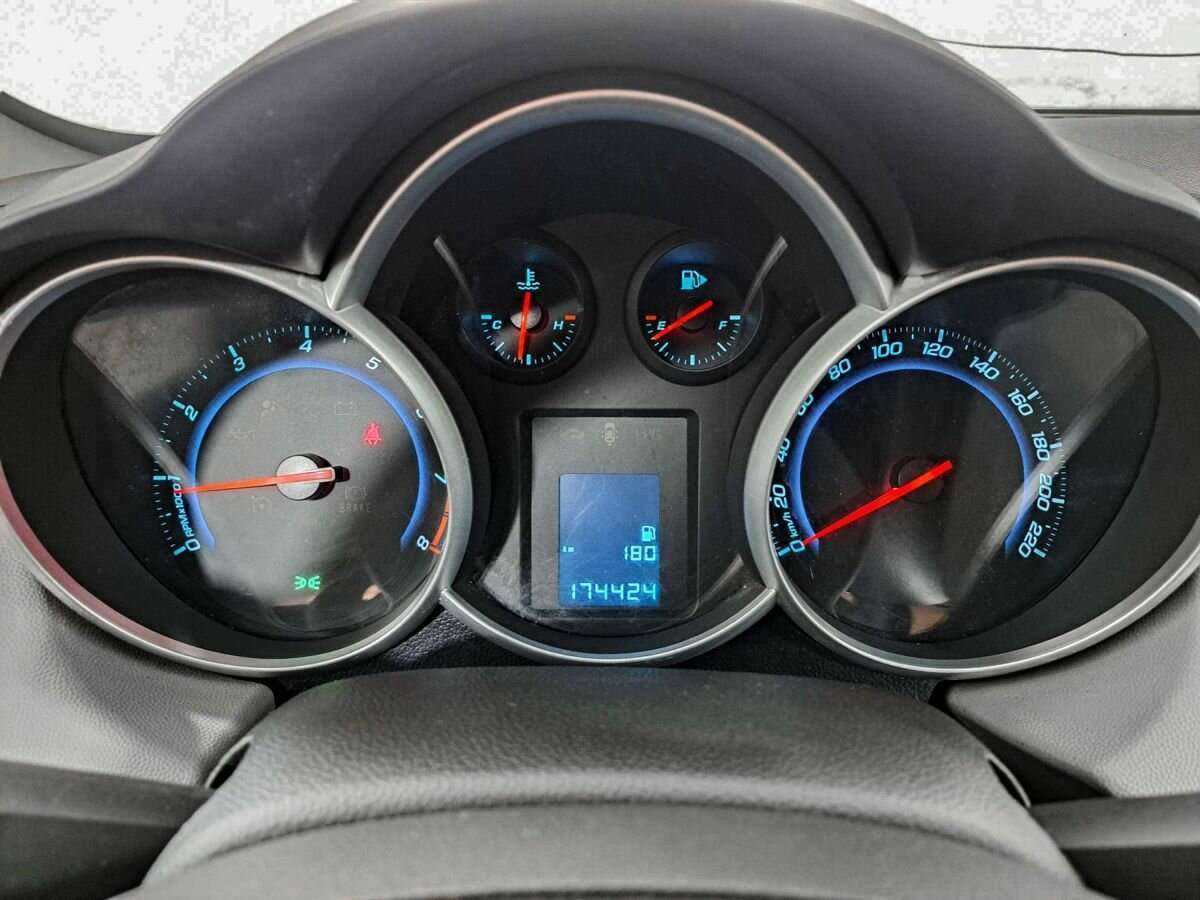 Chevrolet Cruze с пробегом — 2013 год. Фото: #12