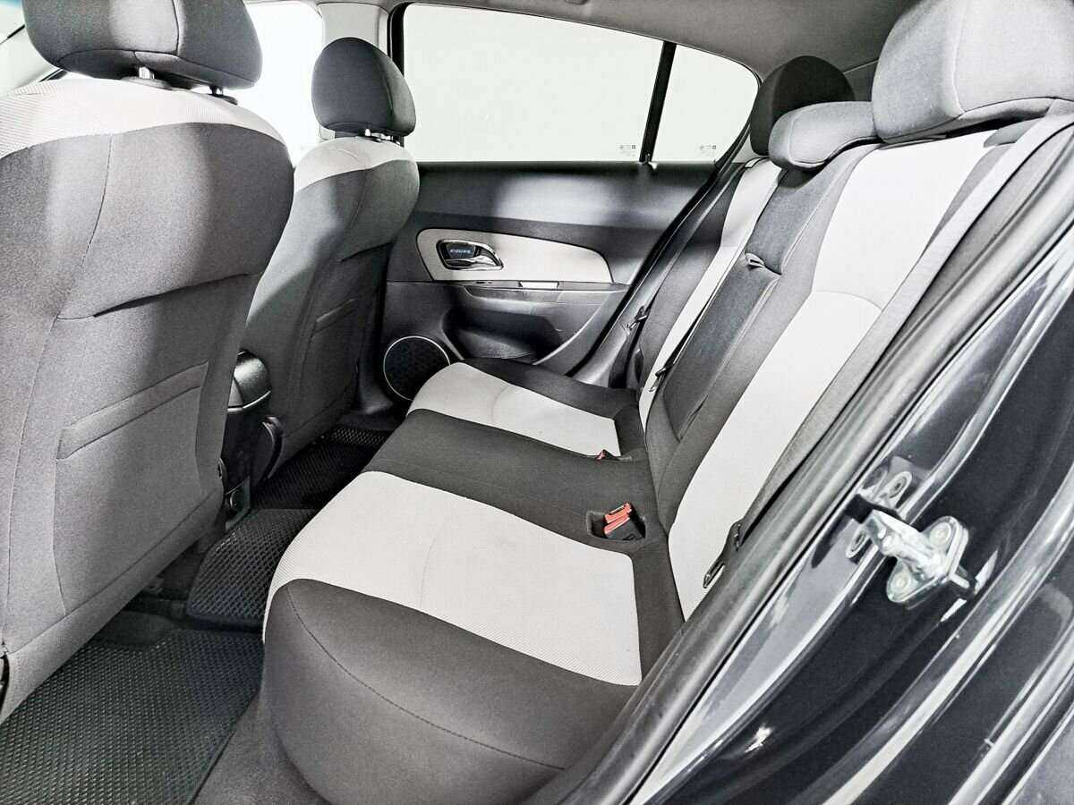 Chevrolet Cruze с пробегом — 2012 год. Фото: #9