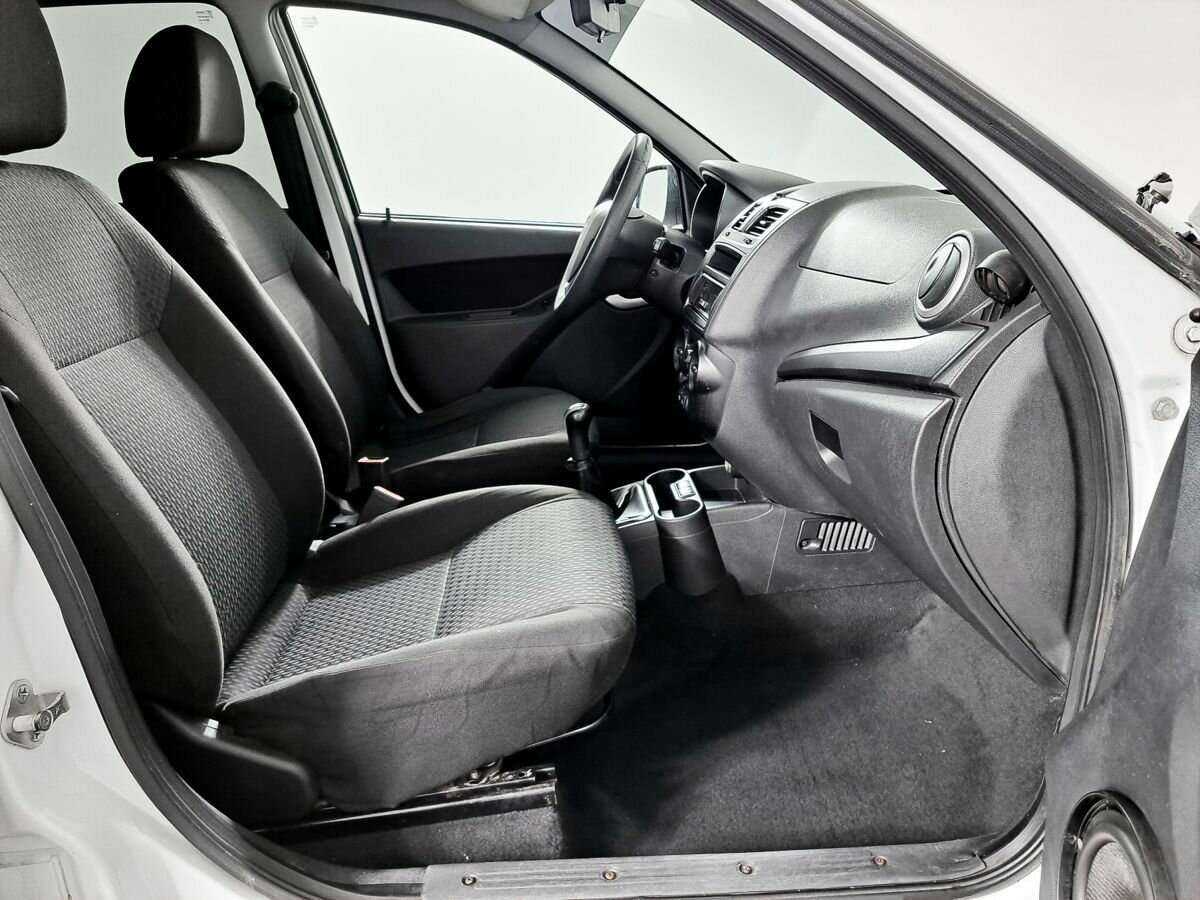 Lada (ВАЗ) Kalina с пробегом — 2015 год. Фото: #7