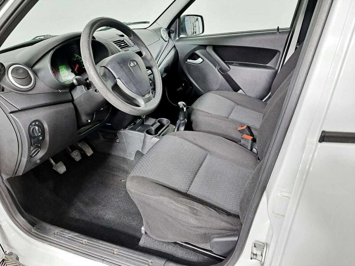 Lada (ВАЗ) Kalina с пробегом — 2015 год. Фото: #12