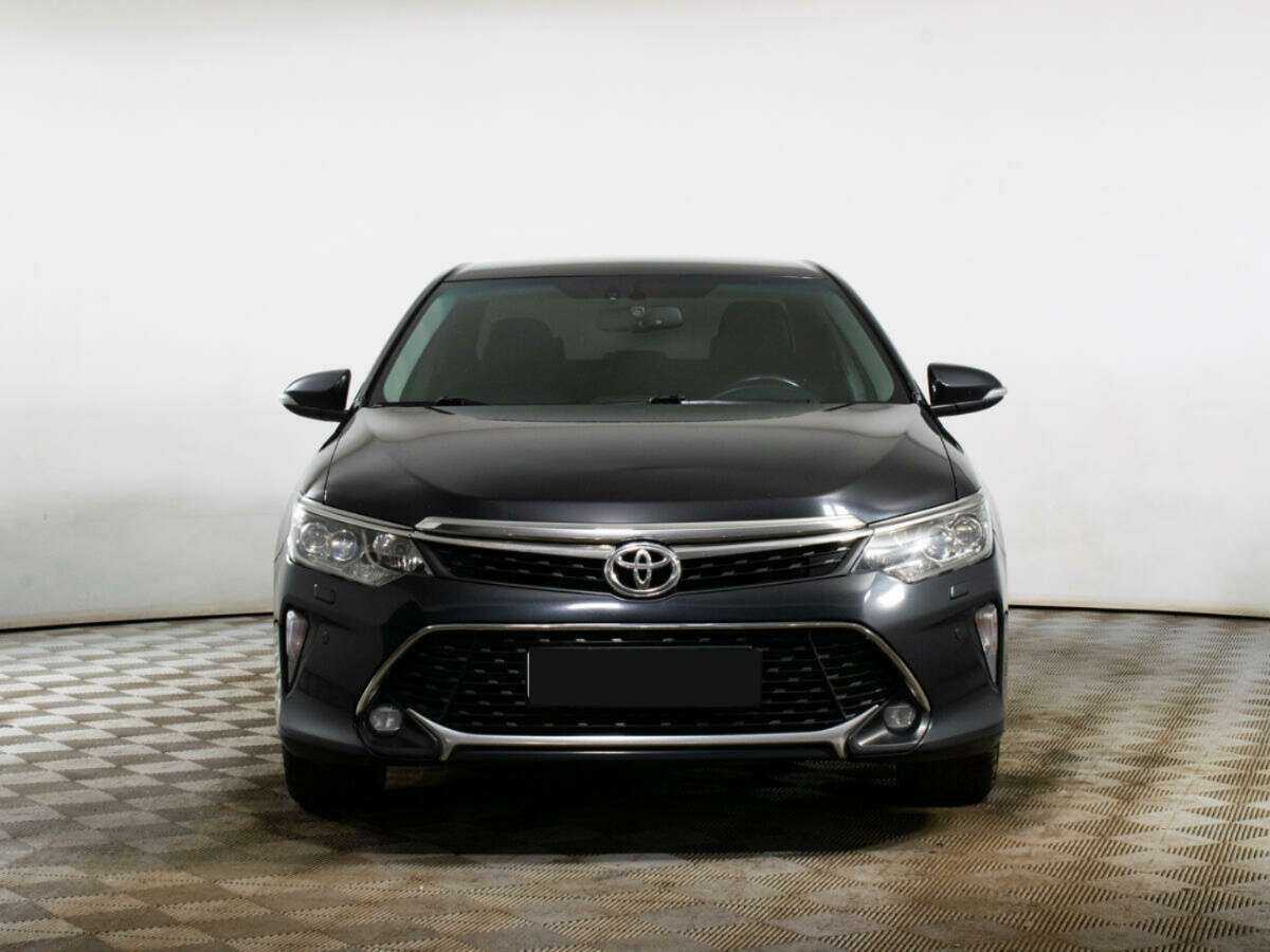 Toyota Camry с пробегом — 2017 год. Фото: #1