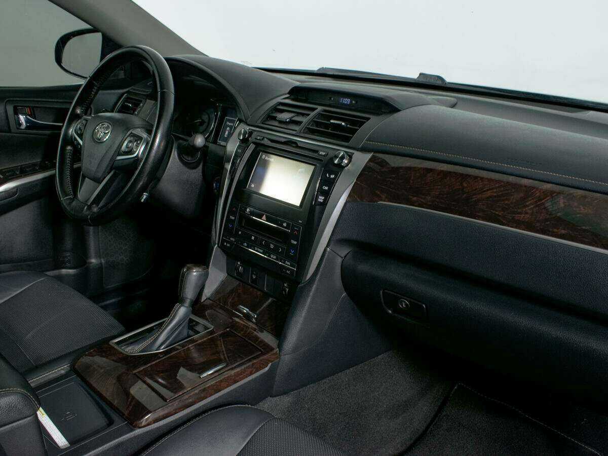 Toyota Camry с пробегом — 2017 год. Фото: #8