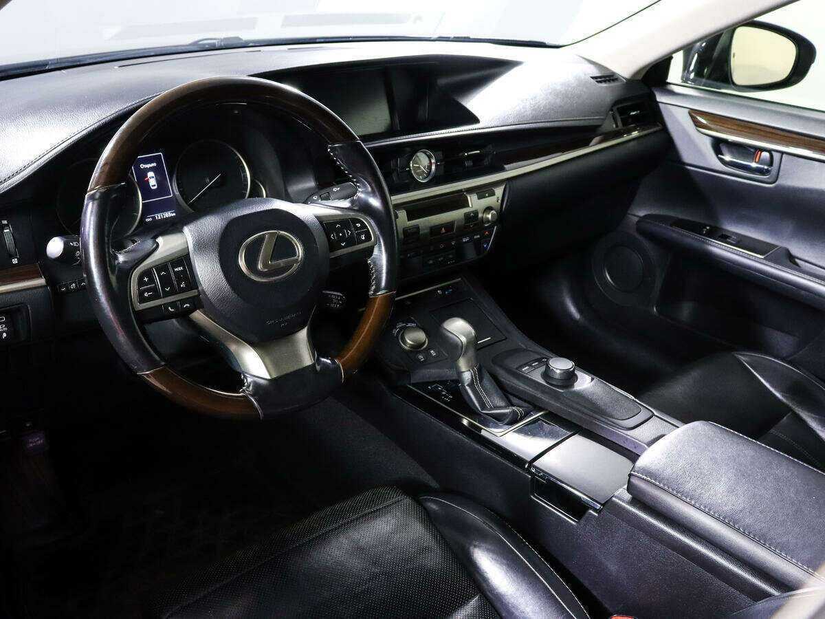Lexus ES с пробегом — 2016 год. Фото: #10