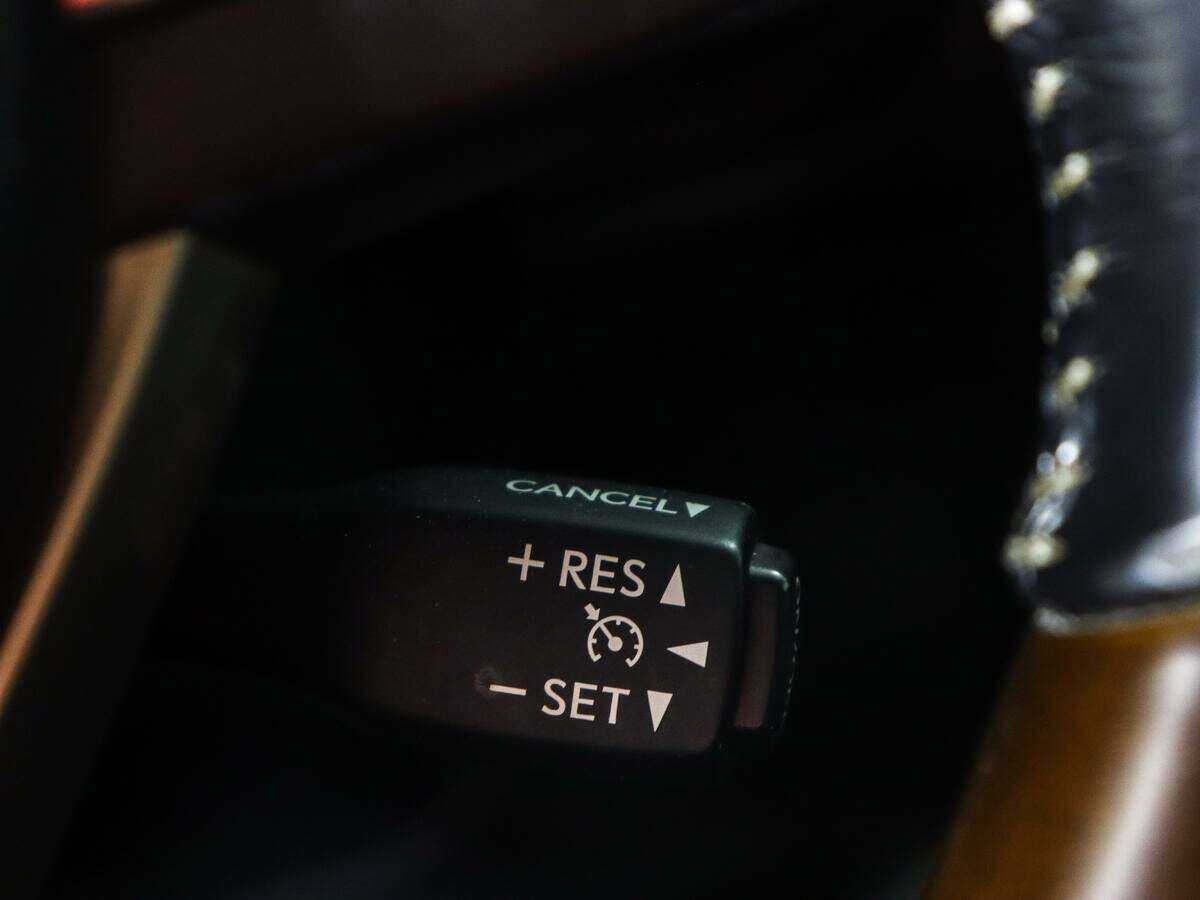 Lexus ES с пробегом — 2016 год. Фото: #19