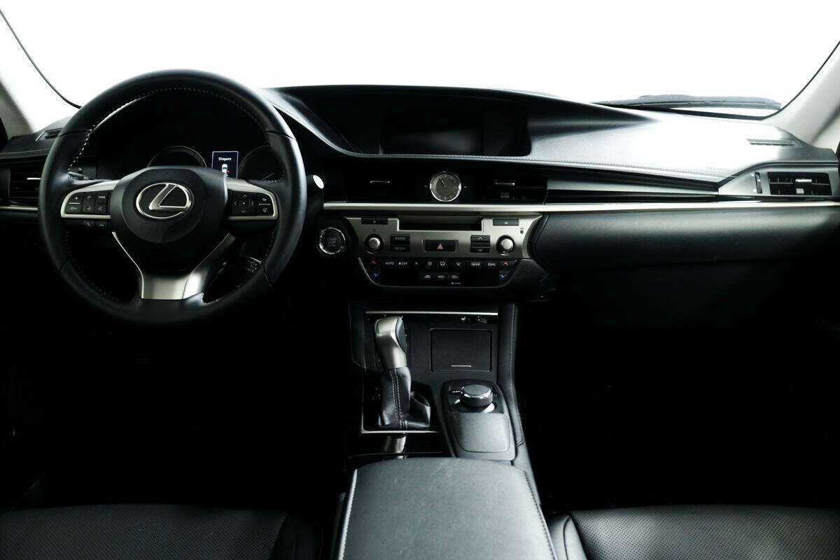 Lexus ES с пробегом — 2016 год. Фото: #10