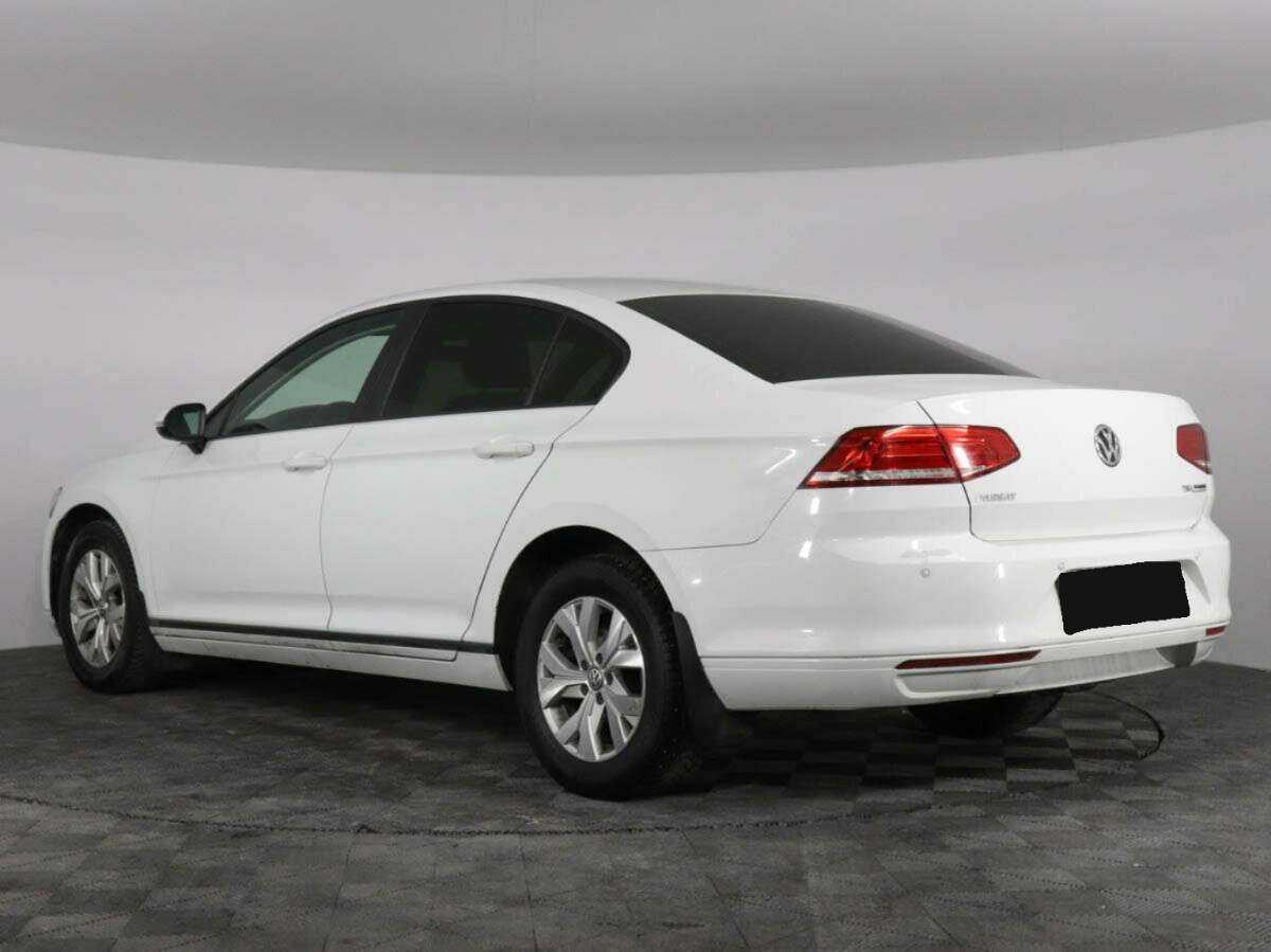 Volkswagen Passat с пробегом — 2016 год. Фото: #6