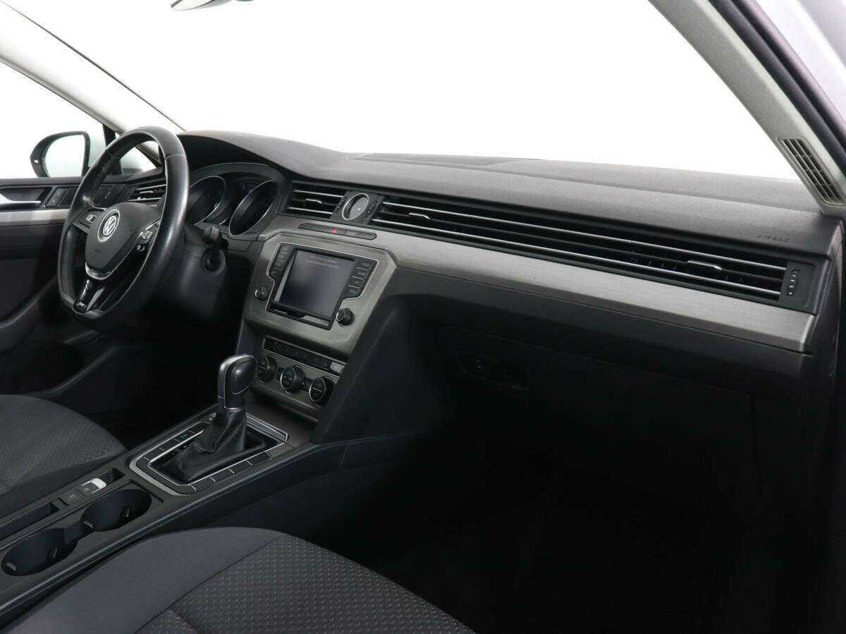 Volkswagen Passat с пробегом — 2016 год. Фото: #9