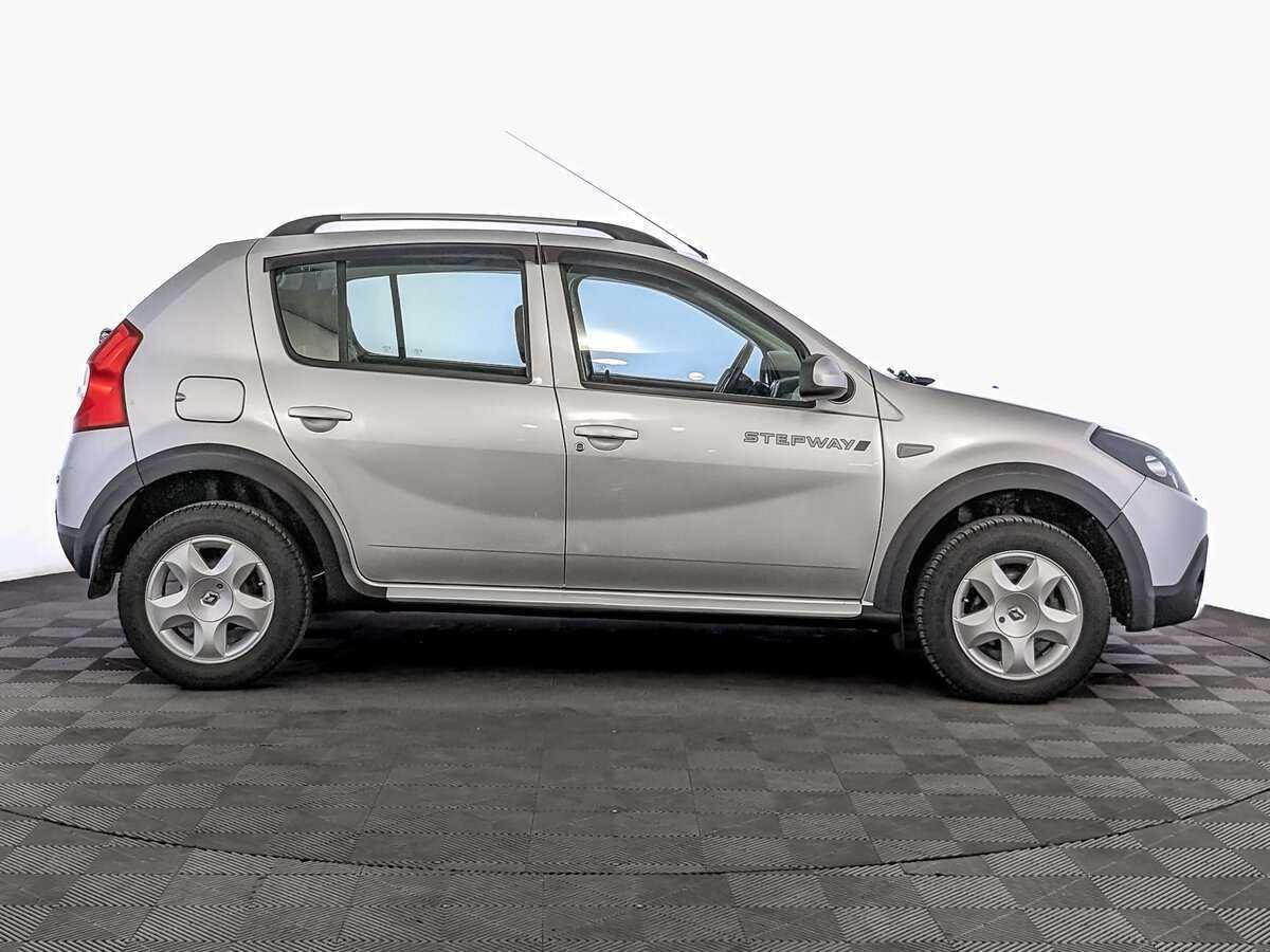 Renault Sandero с пробегом — 2013 год. Фото: #2