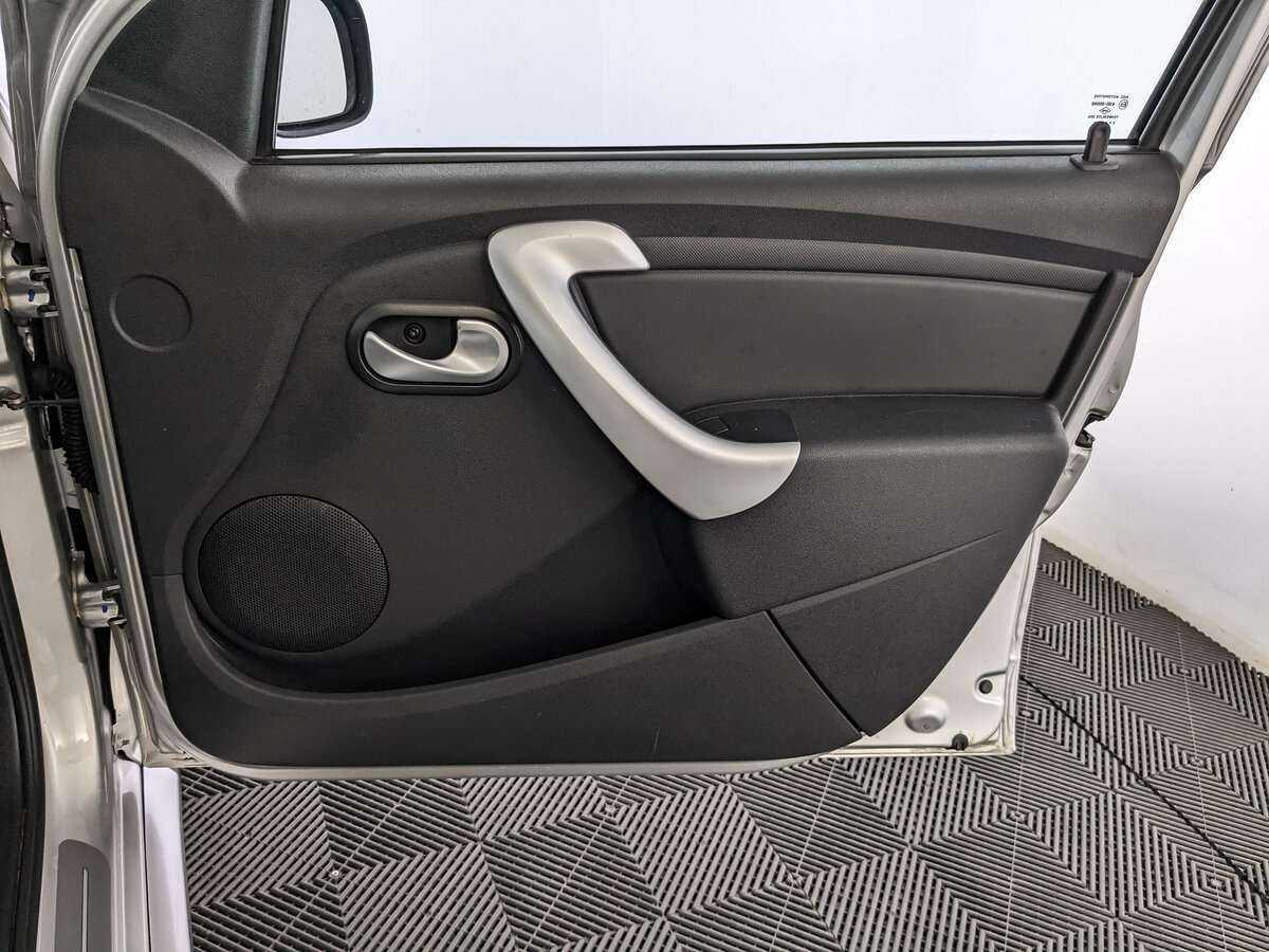 Renault Sandero с пробегом — 2013 год. Фото: #19