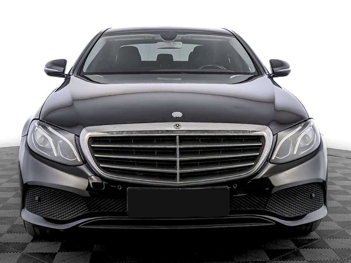 Mercedes-Benz E-Класс с пробегом — 2018 год. Фото: #1