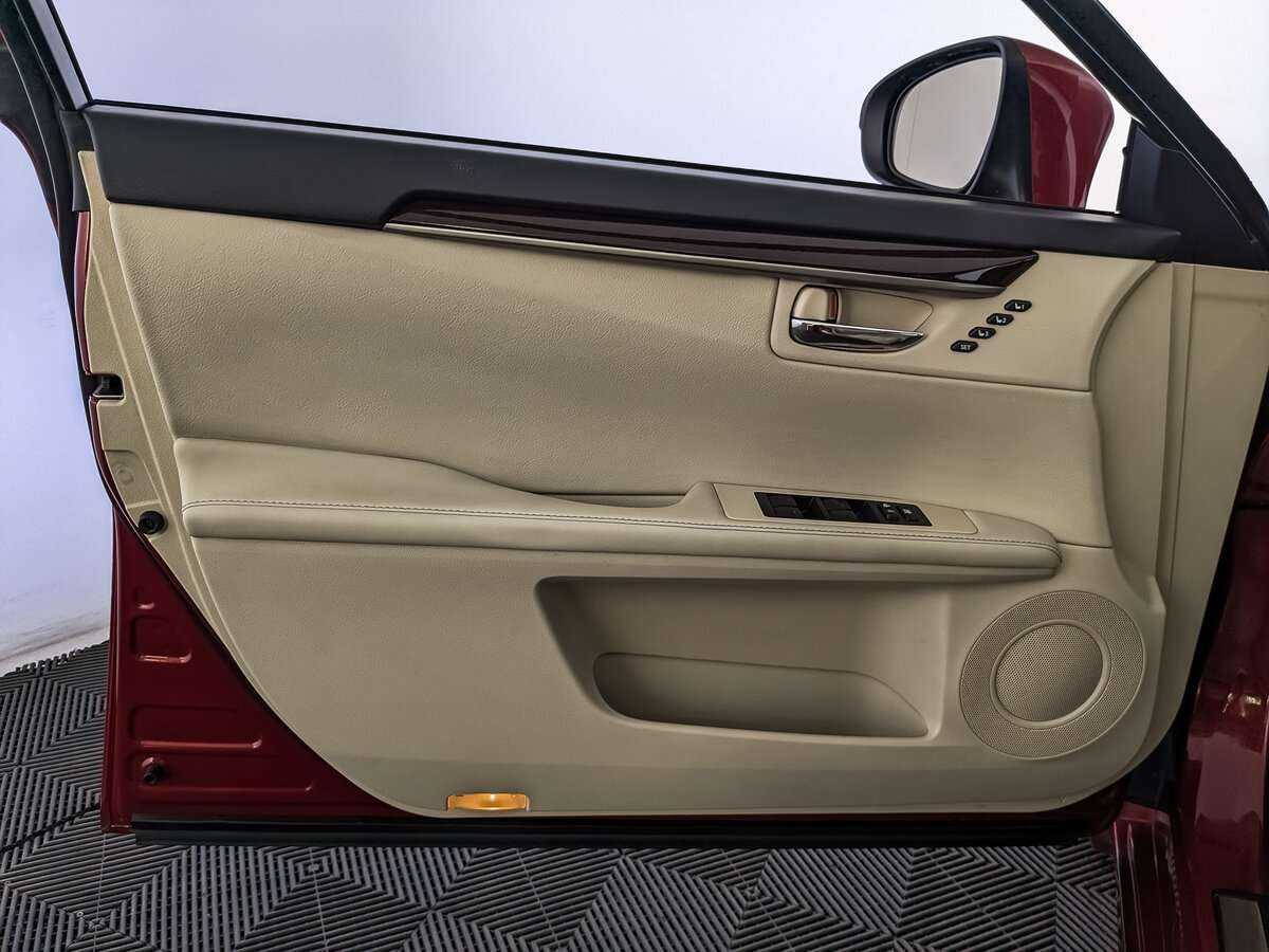 Lexus ES с пробегом — 2013 год. Фото: #13