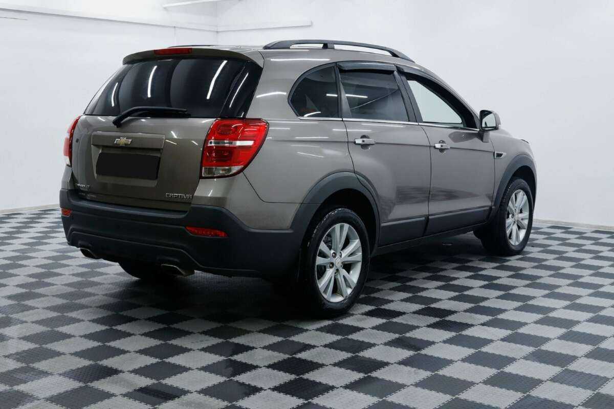 Chevrolet Captiva с пробегом — 2015 год. Фото: #3