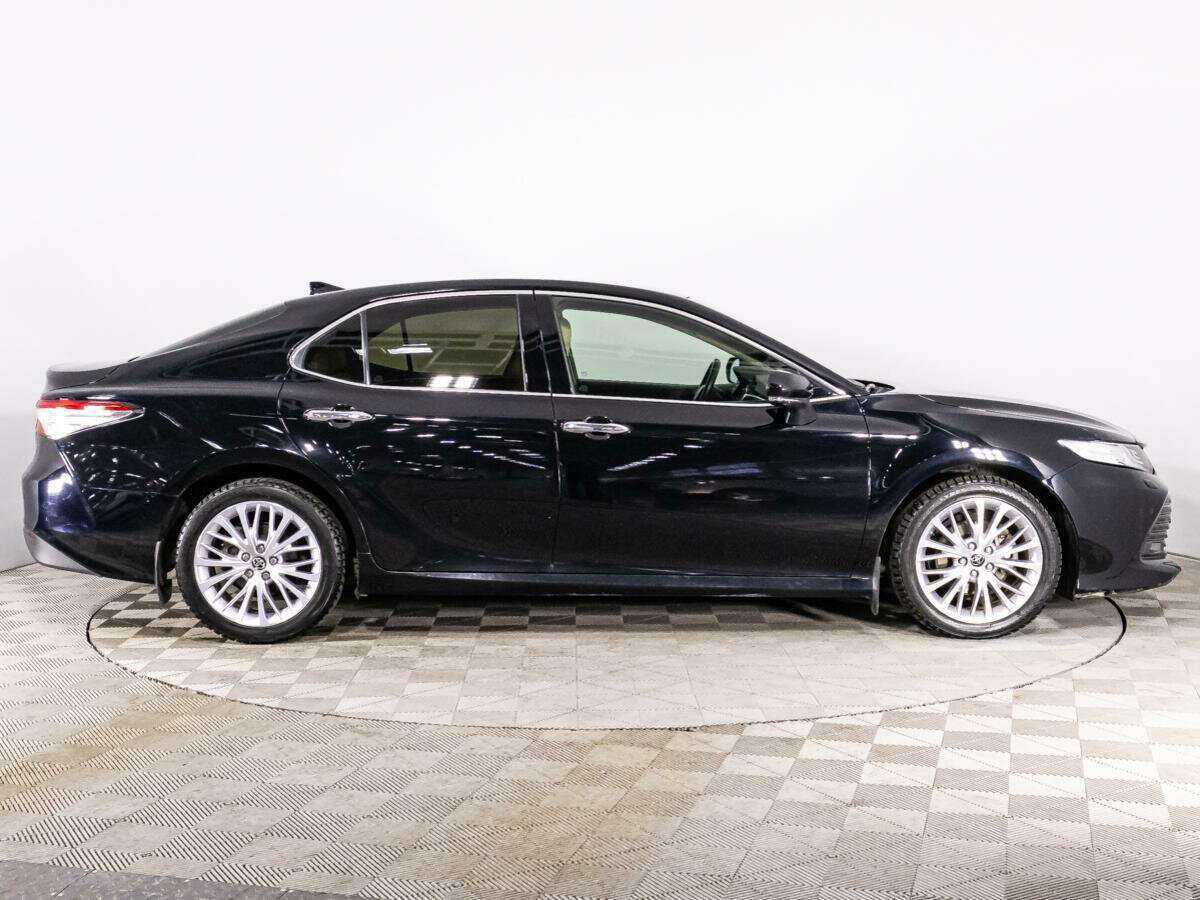 Toyota Camry с пробегом — 2018 год. Фото: #3