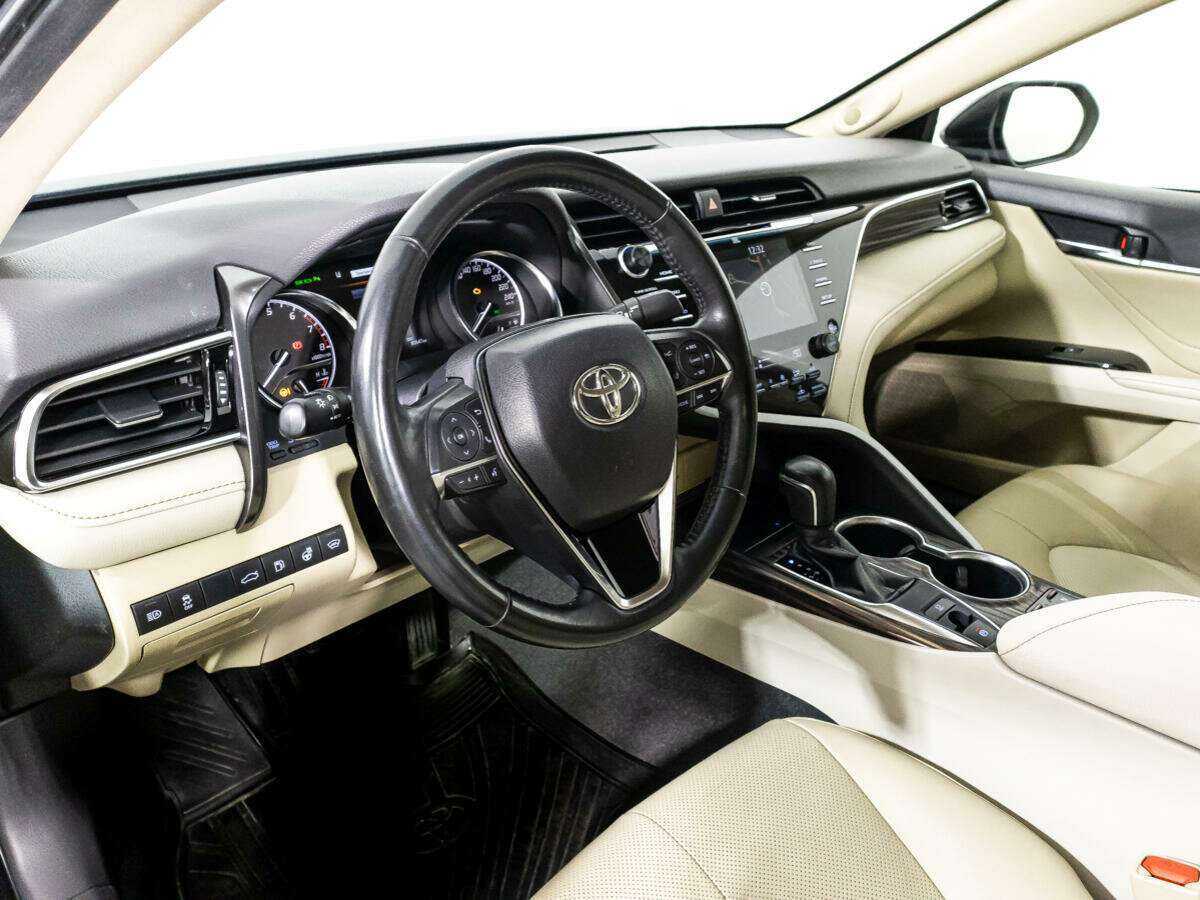 Toyota Camry с пробегом — 2018 год. Фото: #10