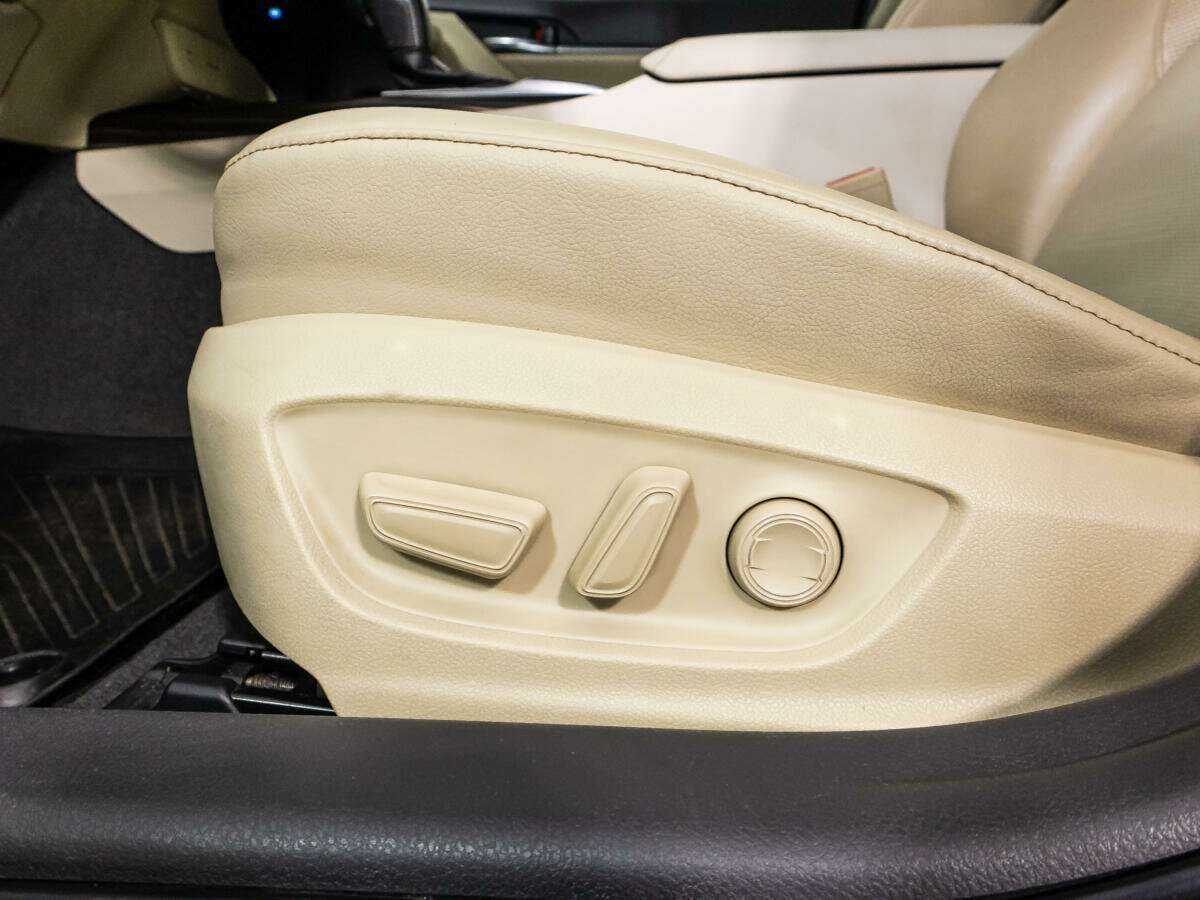 Toyota Camry с пробегом — 2018 год. Фото: #16