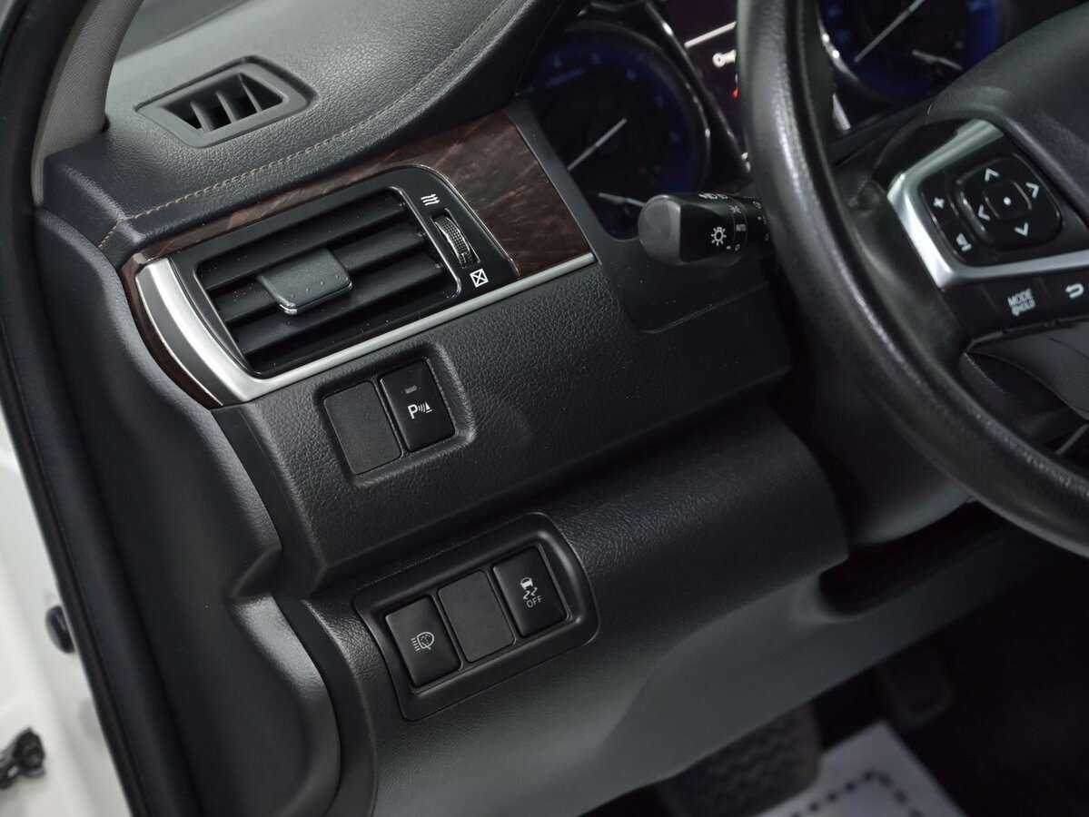 Toyota Camry с пробегом — 2017 год. Фото: #6