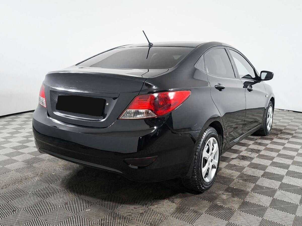 Hyundai Solaris с пробегом — 2012 год. Фото: #3