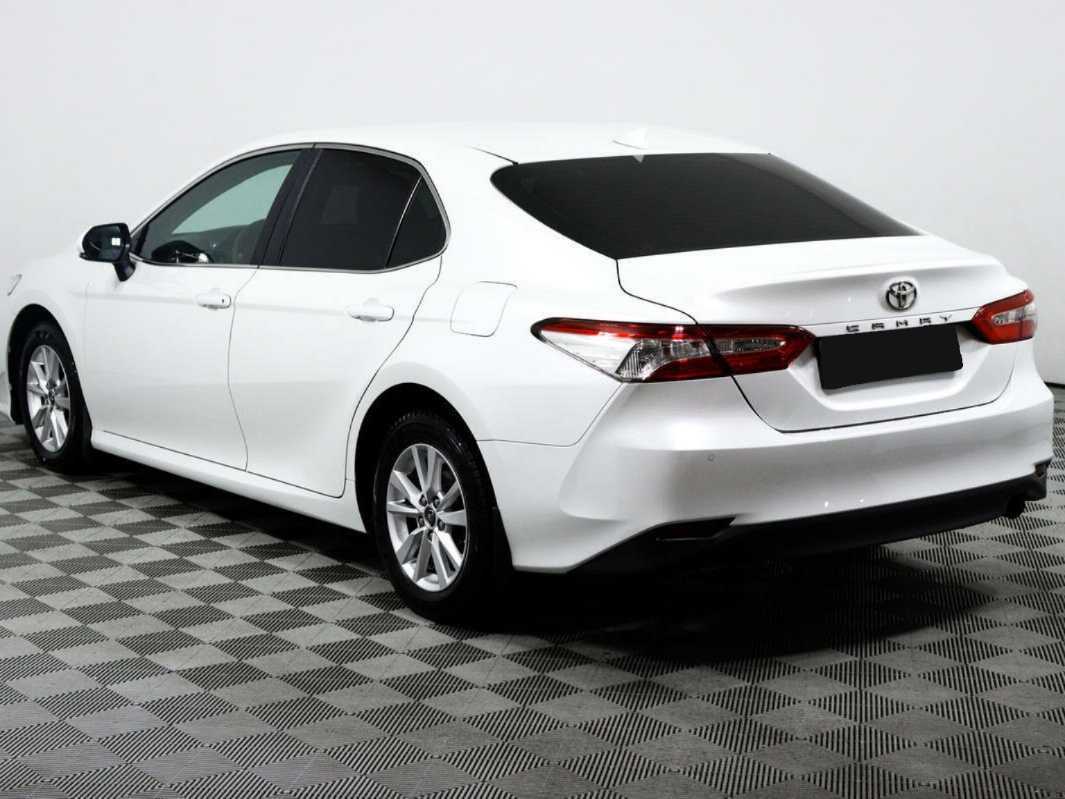 Toyota Camry с пробегом — 2019 год. Фото: #6
