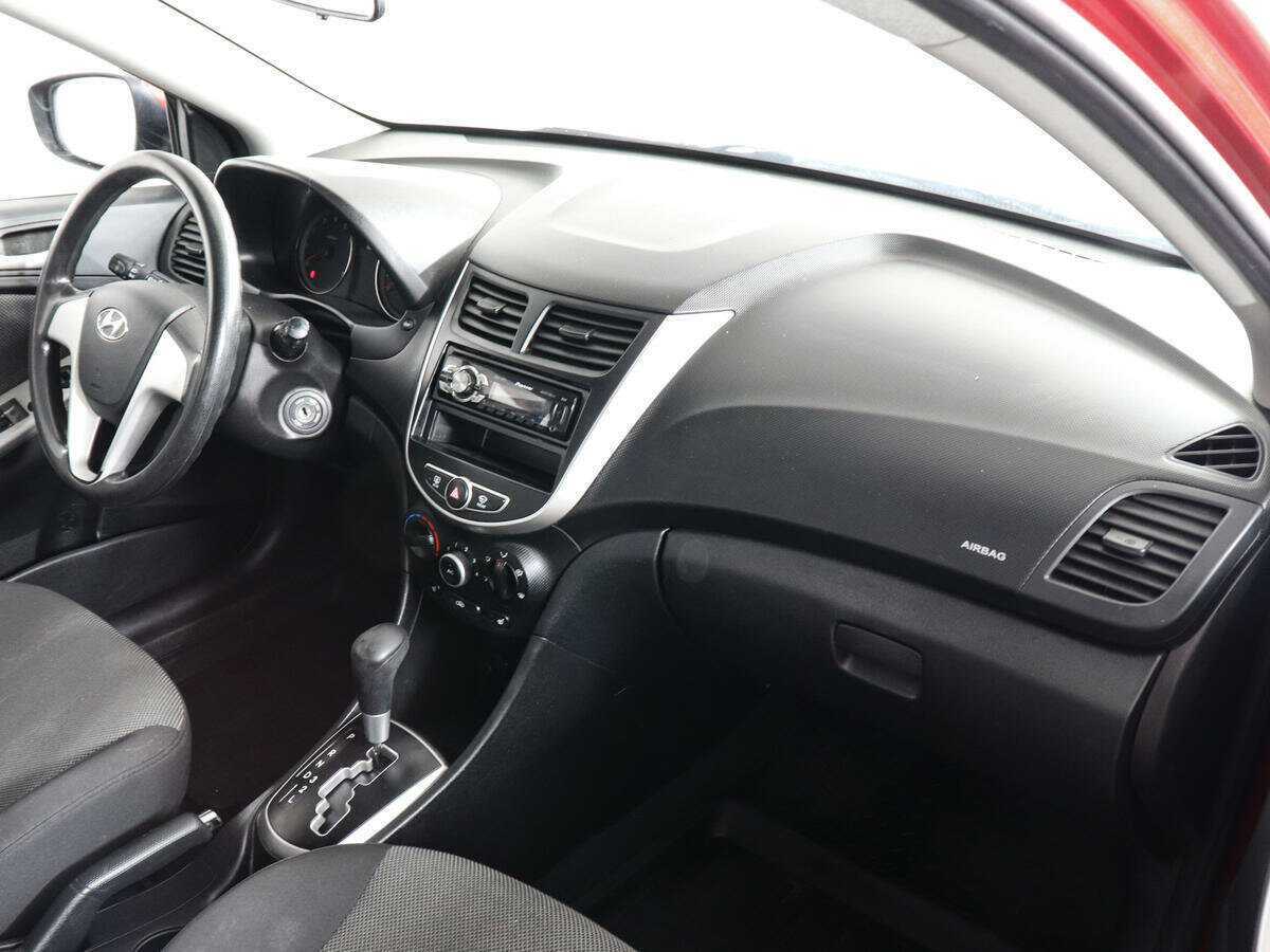 Hyundai Solaris с пробегом — 2012 год. Фото: #5