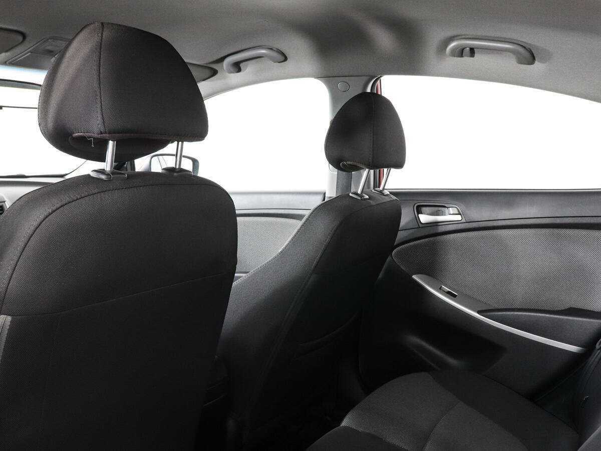 Hyundai Solaris с пробегом — 2012 год. Фото: #7