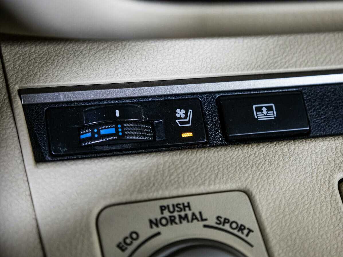 Lexus ES с пробегом — 2014 год. Фото: #15