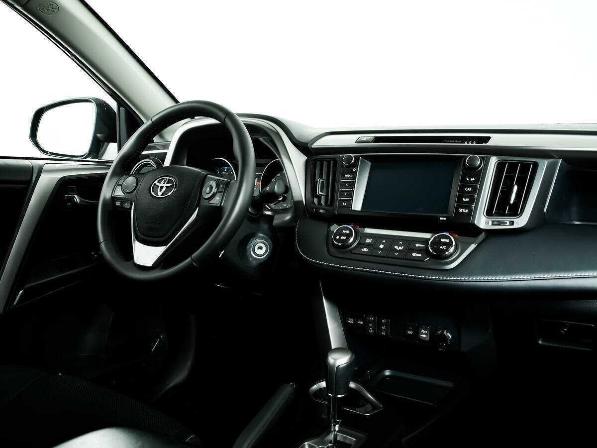 Toyota RAV4 с пробегом — 2017 год. Фото: #8