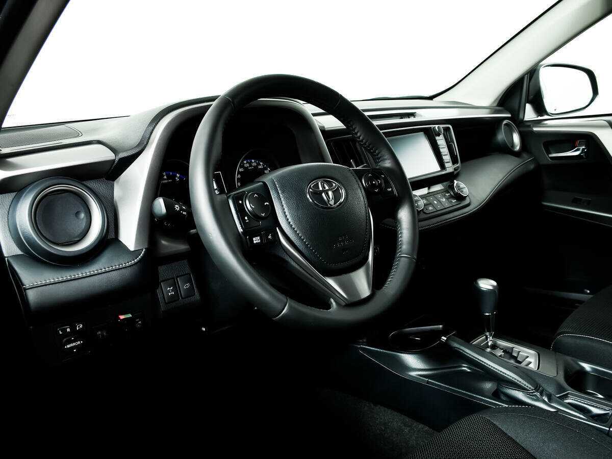 Toyota RAV4 с пробегом — 2017 год. Фото: #12