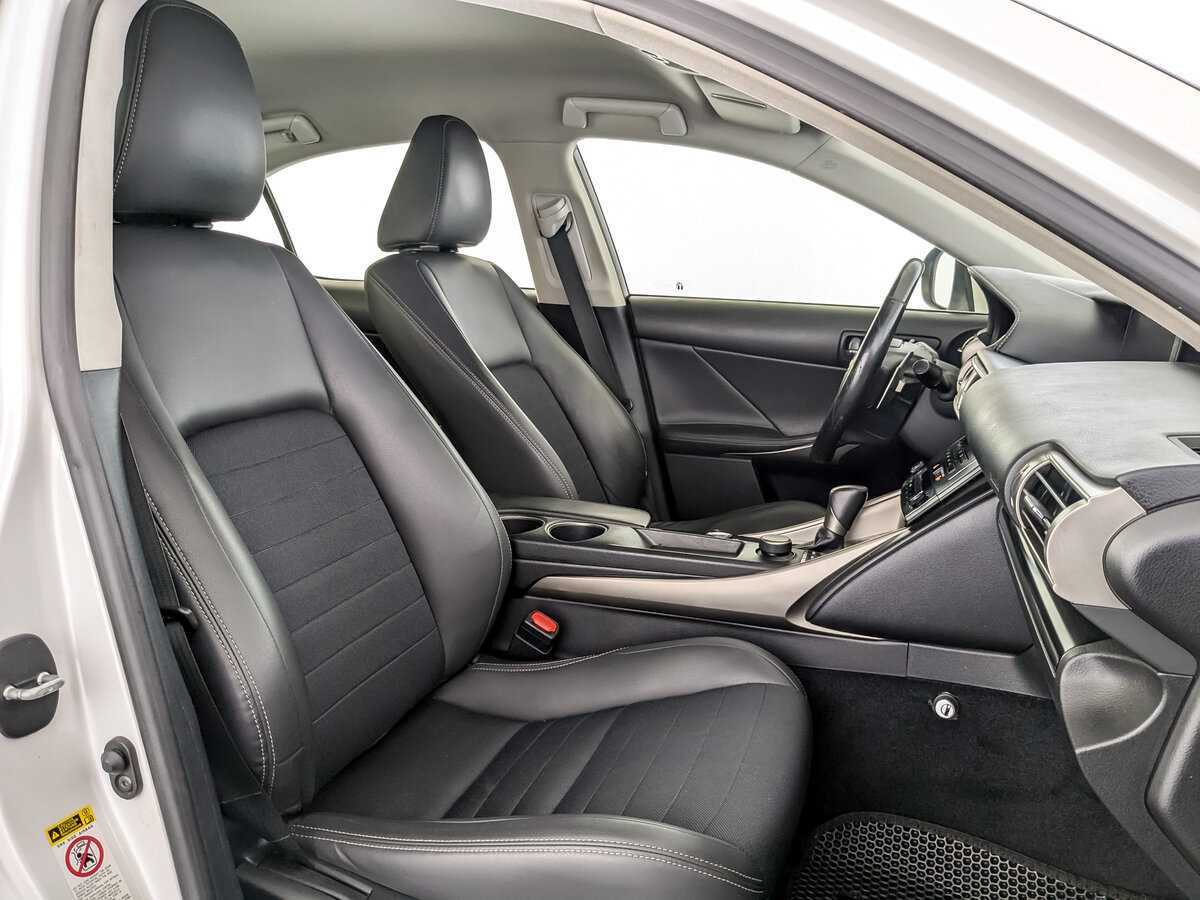 Lexus IS с пробегом — 2014 год. Фото: #18