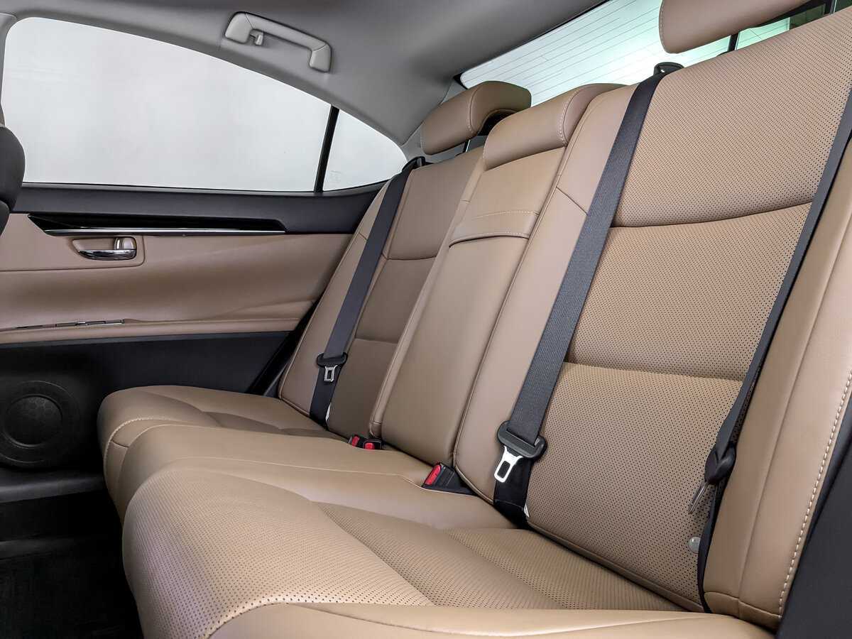 Lexus ES с пробегом — 2017 год. Фото: #9