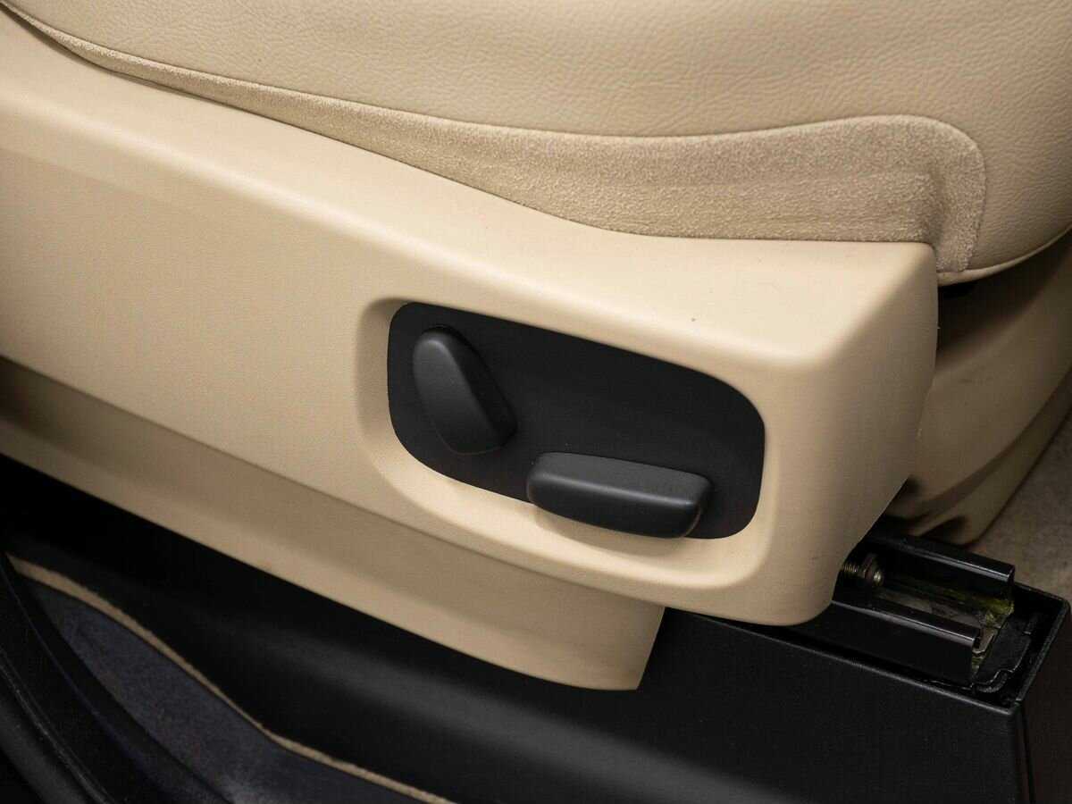 Land Rover Discovery с пробегом — 2014 год. Фото: #12