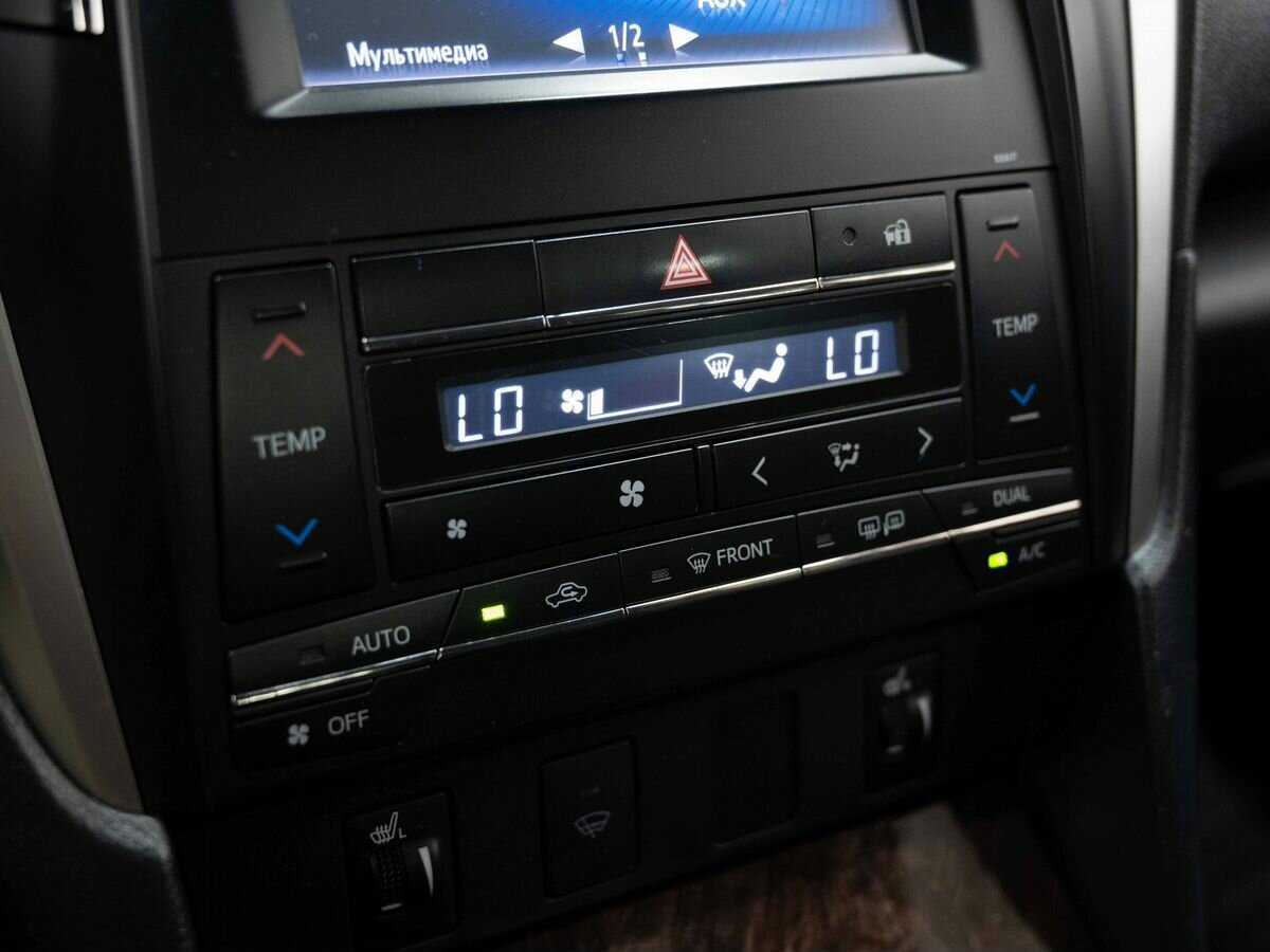 Toyota Camry с пробегом — 2016 год. Фото: #19