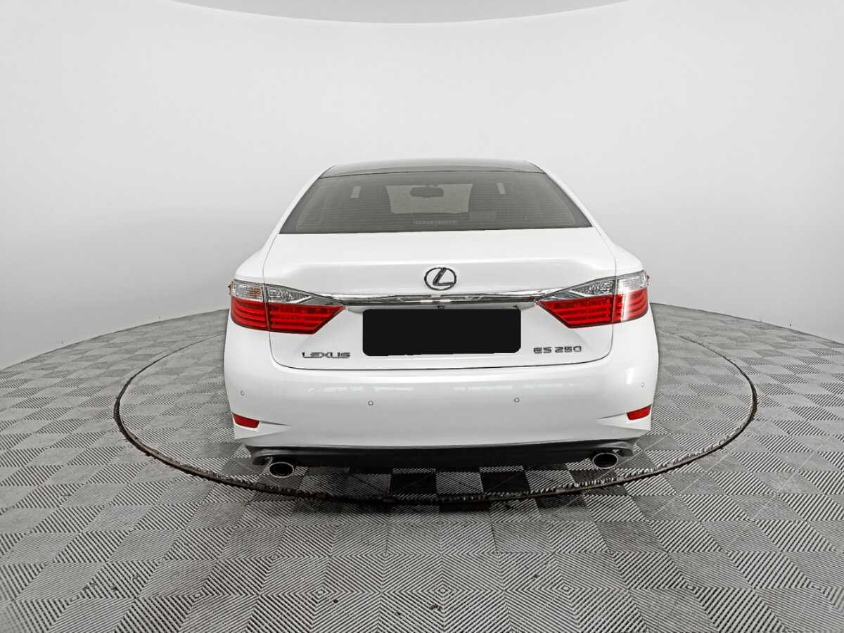 Lexus ES с пробегом — 2015 год. Фото: #3