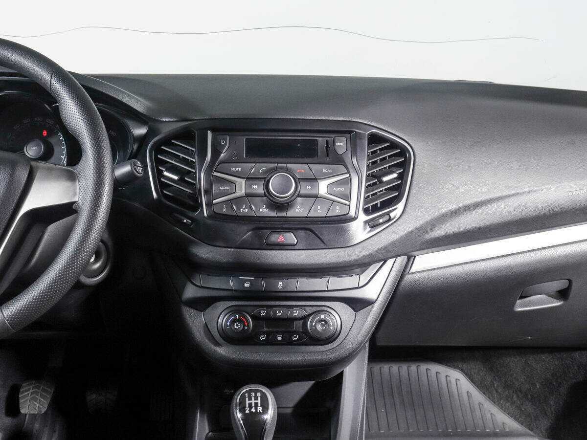 Lada (ВАЗ) Vesta с пробегом — 2016 год. Фото: #12