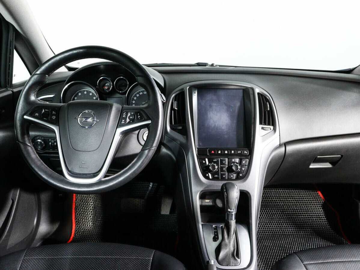 Opel Astra с пробегом — 2014 год. Фото: #12