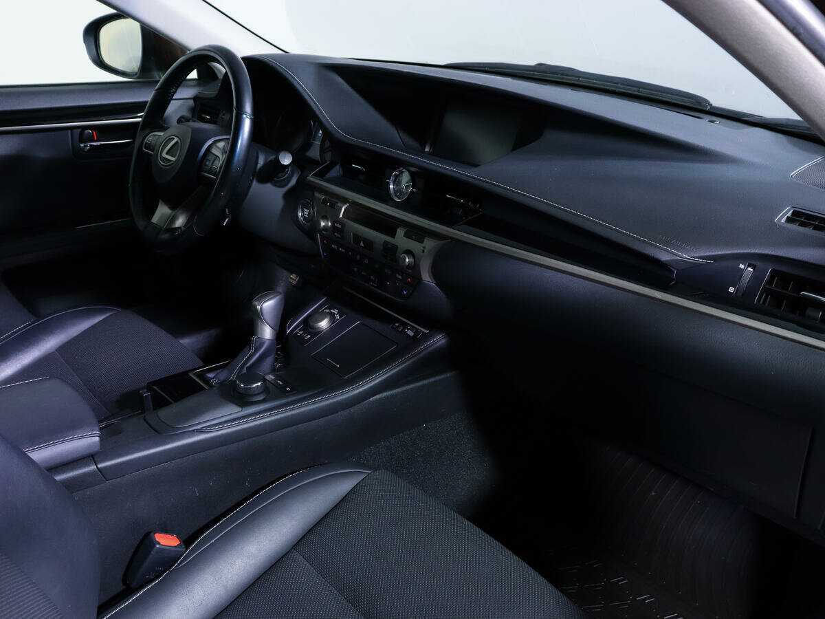 Lexus ES с пробегом — 2016 год. Фото: #8