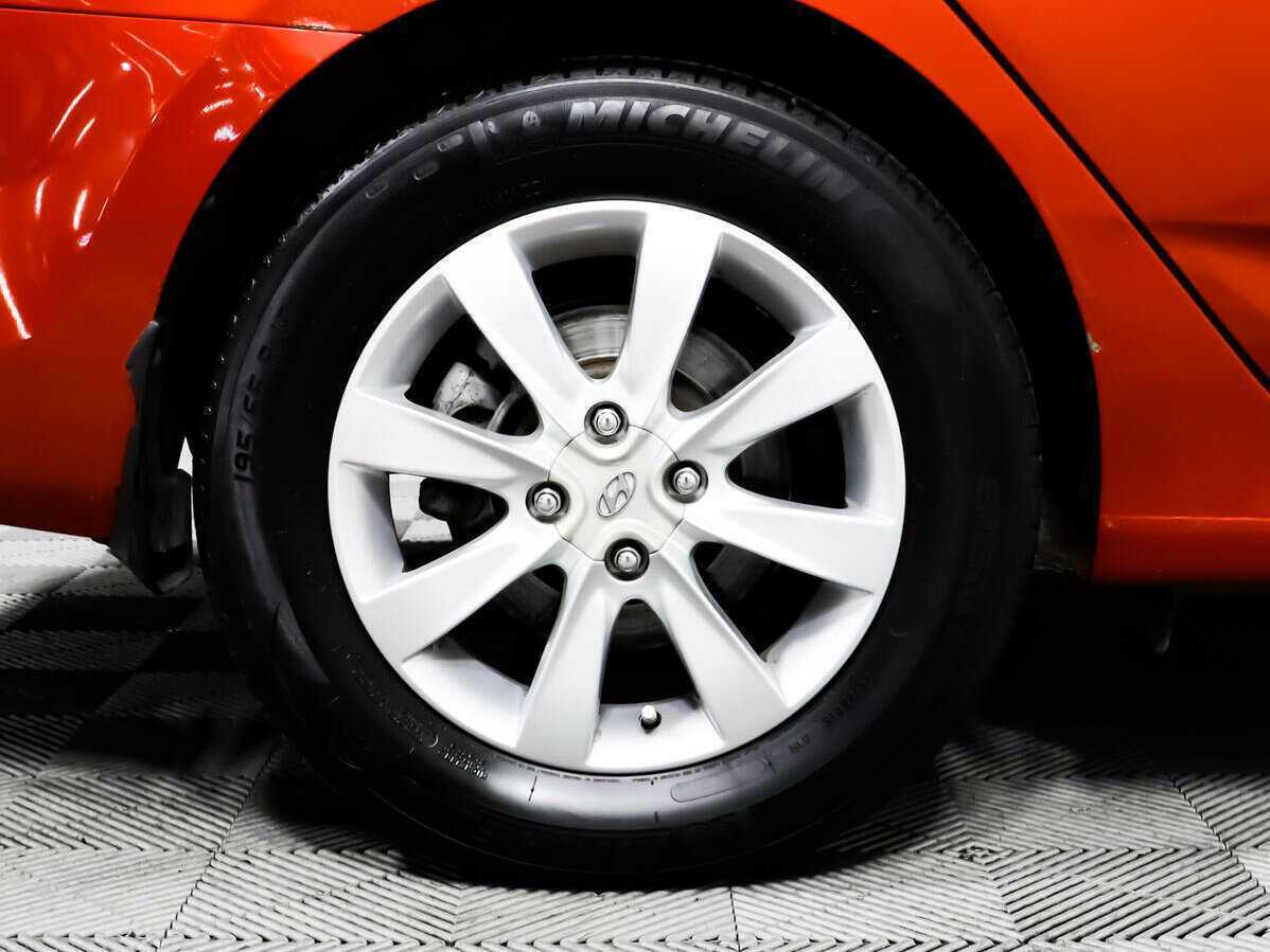 Hyundai Solaris с пробегом — 2012 год. Фото: #13