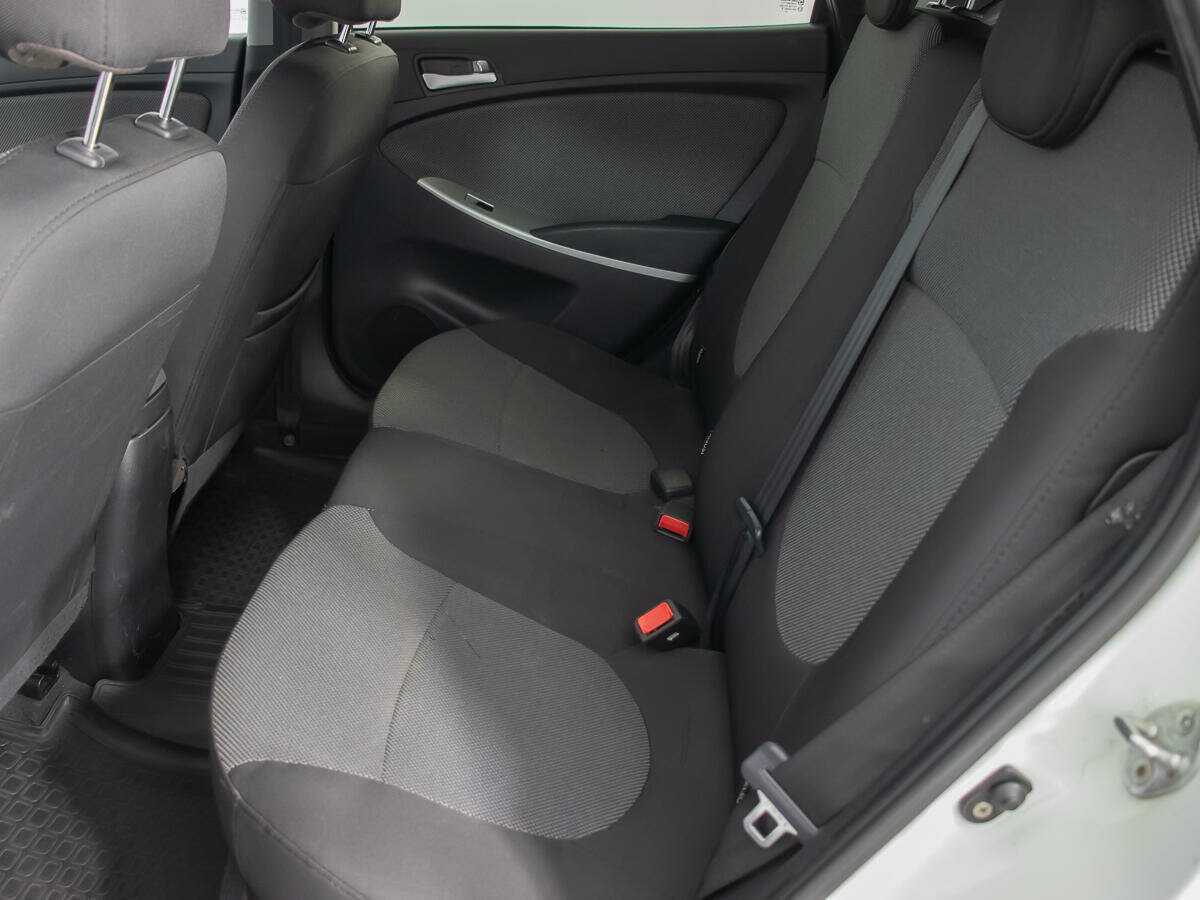 Hyundai Solaris с пробегом — 2012 год. Фото: #10