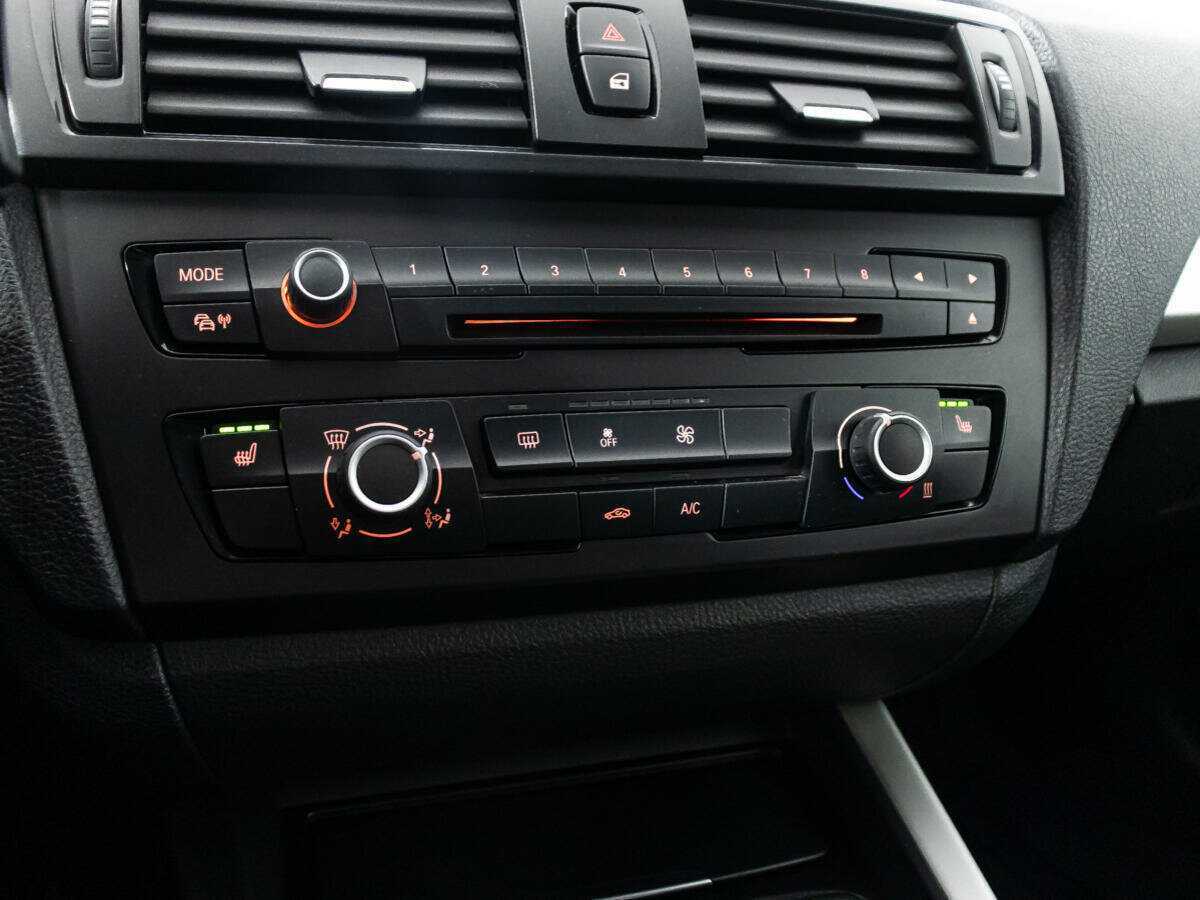 BMW 1 серии с пробегом — 2012 год. Фото: #15