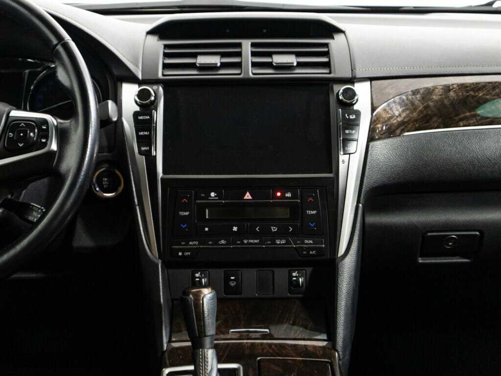 Toyota Camry с пробегом — 2017 год. Фото: #13